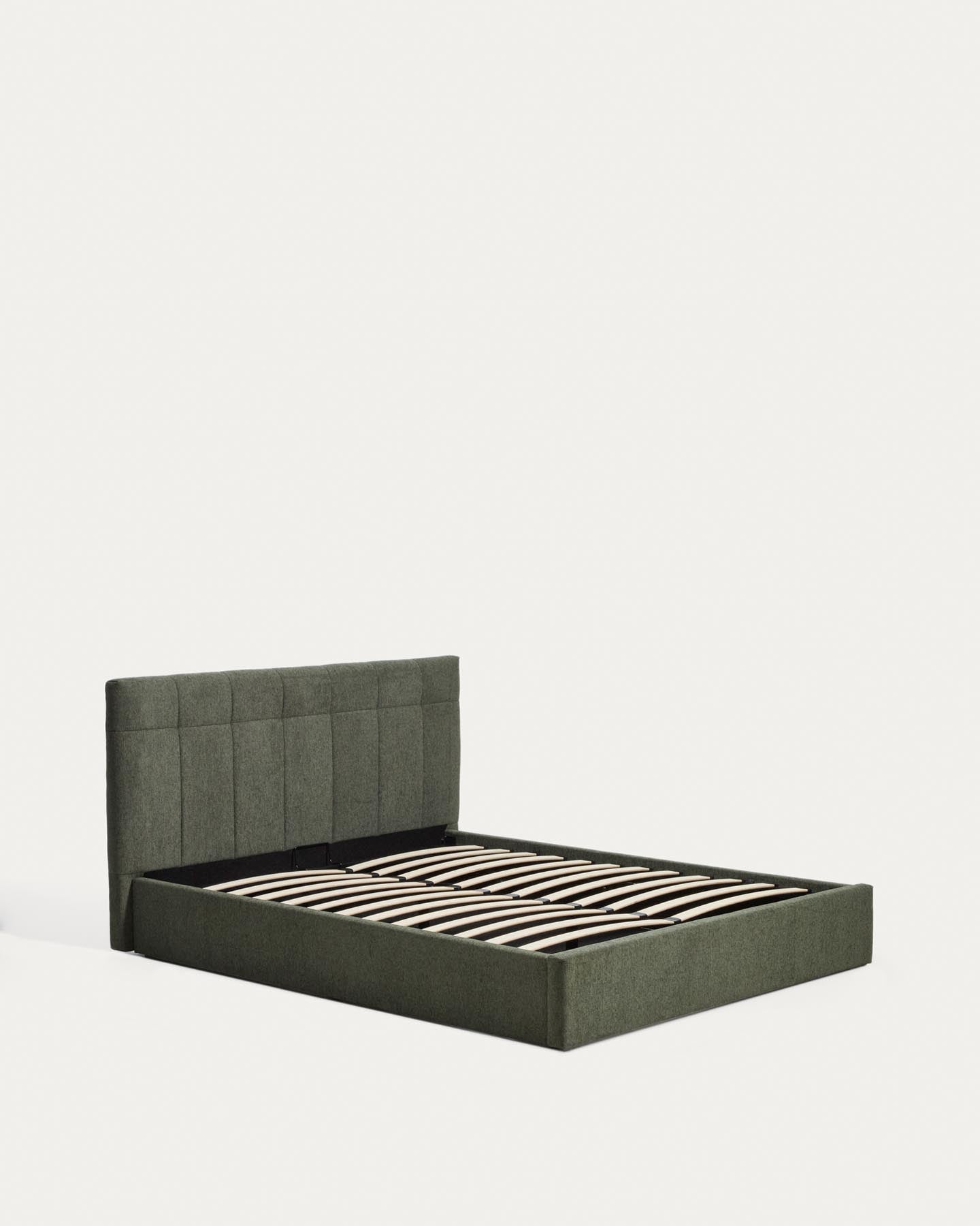 Bett mit klappbarem Bettkasten Darnela in moosgrüner Chenille für Matratzen 160 x 200 cm in Grün präsentiert im Onlineshop von KAQTU Design AG. Bett ist von Kave Home