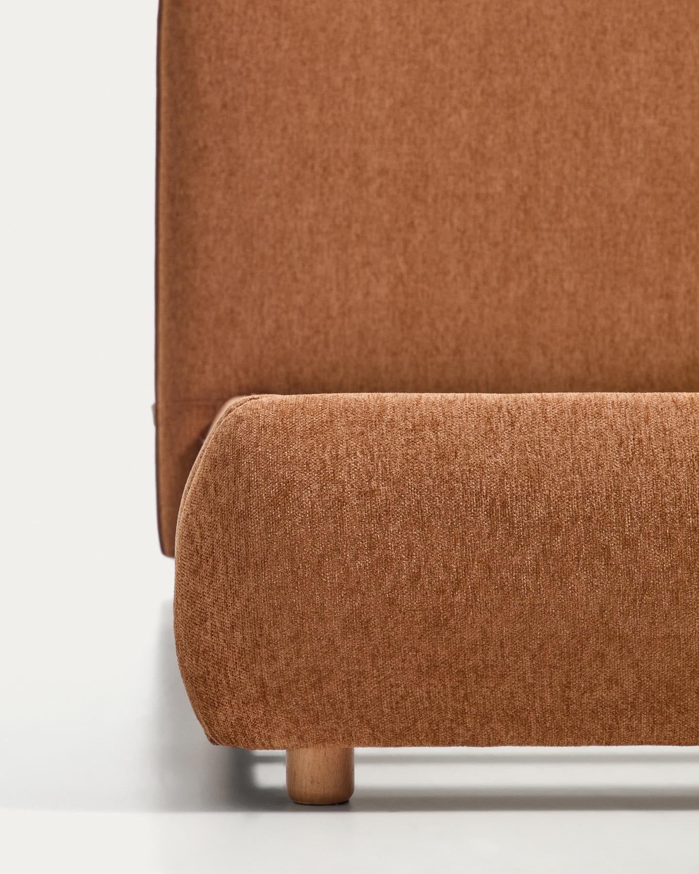 Bett Elerio mit kupferfarbener Chenille für Matratzengrösse 160 x 200 cm in Terrakotta präsentiert im Onlineshop von KAQTU Design AG. Bett ist von Kave Home
