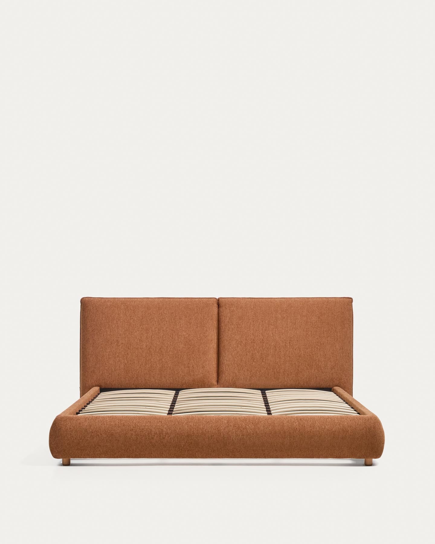Bett Elerio mit kupferfarbener Chenille für Matratzengrösse 180 x 200 cm in Terrakotta präsentiert im Onlineshop von KAQTU Design AG. Bett ist von Kave Home