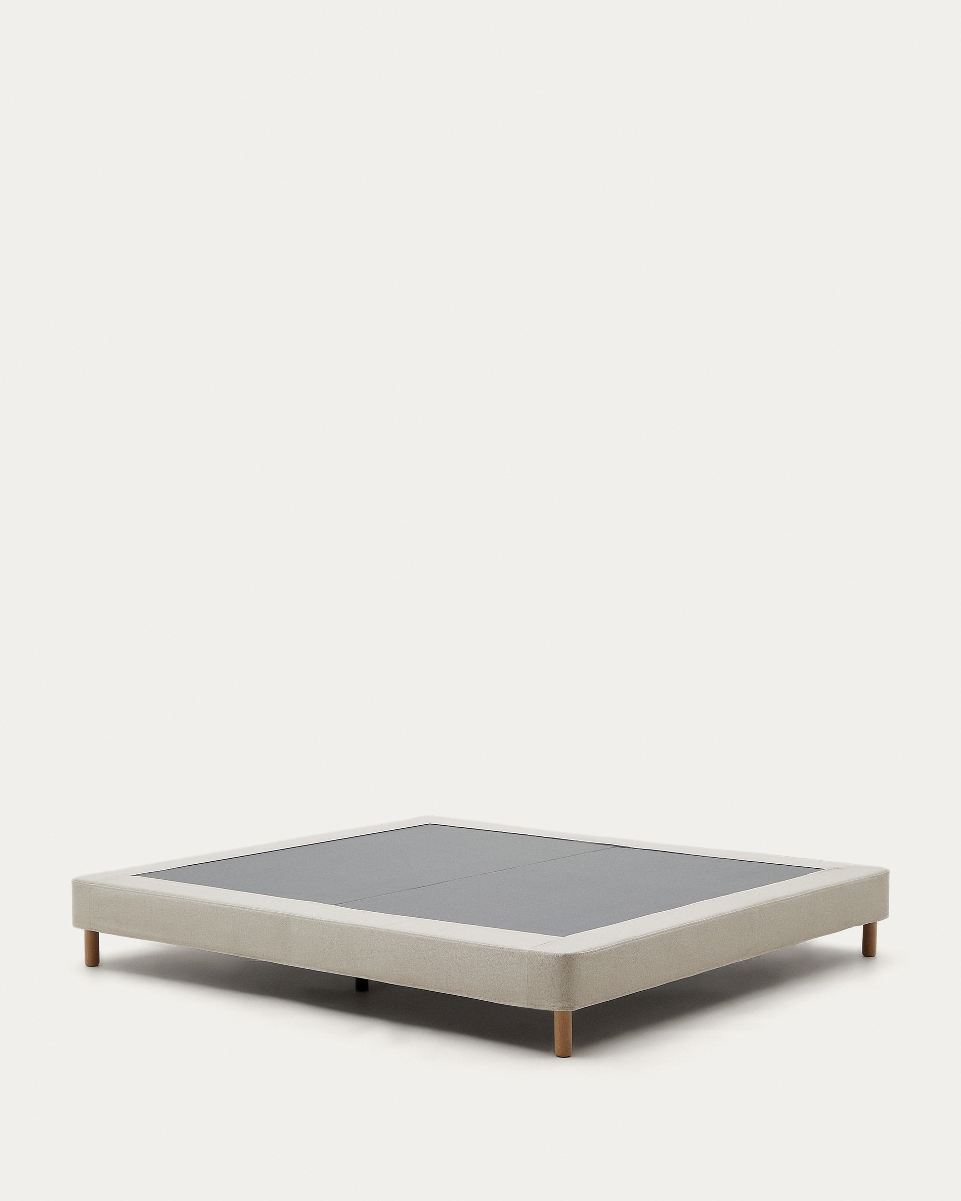 Stilvolles Ofelia Bettgestell mit beigem Bezug, FSC-zertifiziert, Buchenholzfüssen, für 150x190 cm Matratzen, abnehmbarer Stoff.