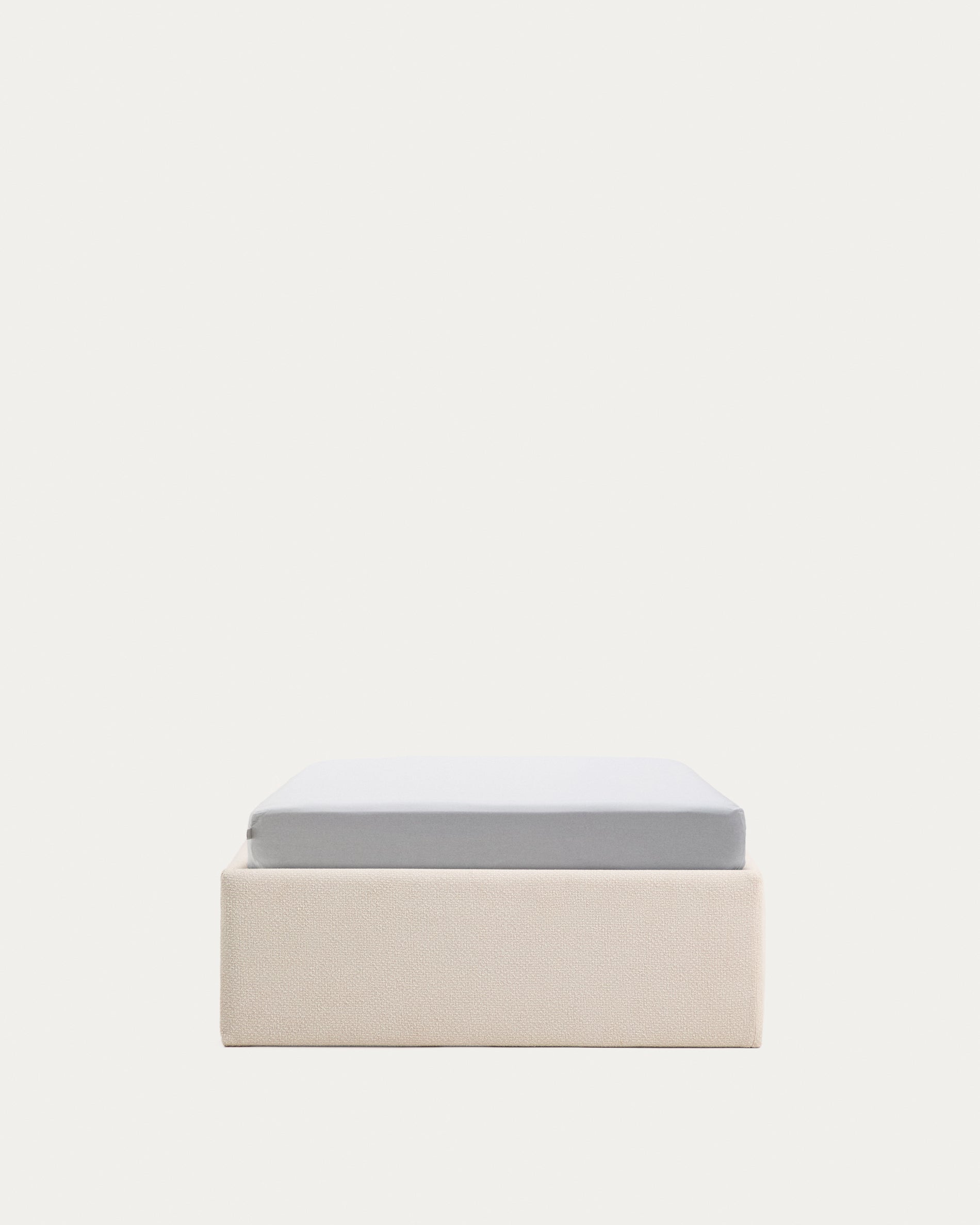 Abziehbares, aufklappbares Bett mit Stauraum Nelzi für Matratzengröße 90 x 200 cm in ecrufarbener Chenille, 100 % FSC in Ecru präsentiert im Onlineshop von KAQTU Design AG. Bett ist von Kave Home