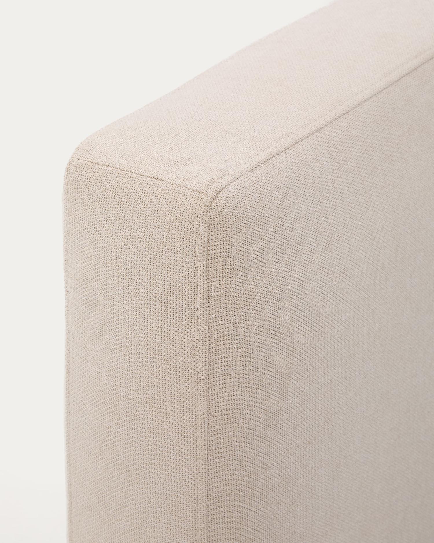 Beiges Bett Blok von Kave Home, abziehbarer Bezug, für 90x200 cm Matratzen, FSC Mix Credit, nachhaltig und stilvoll.