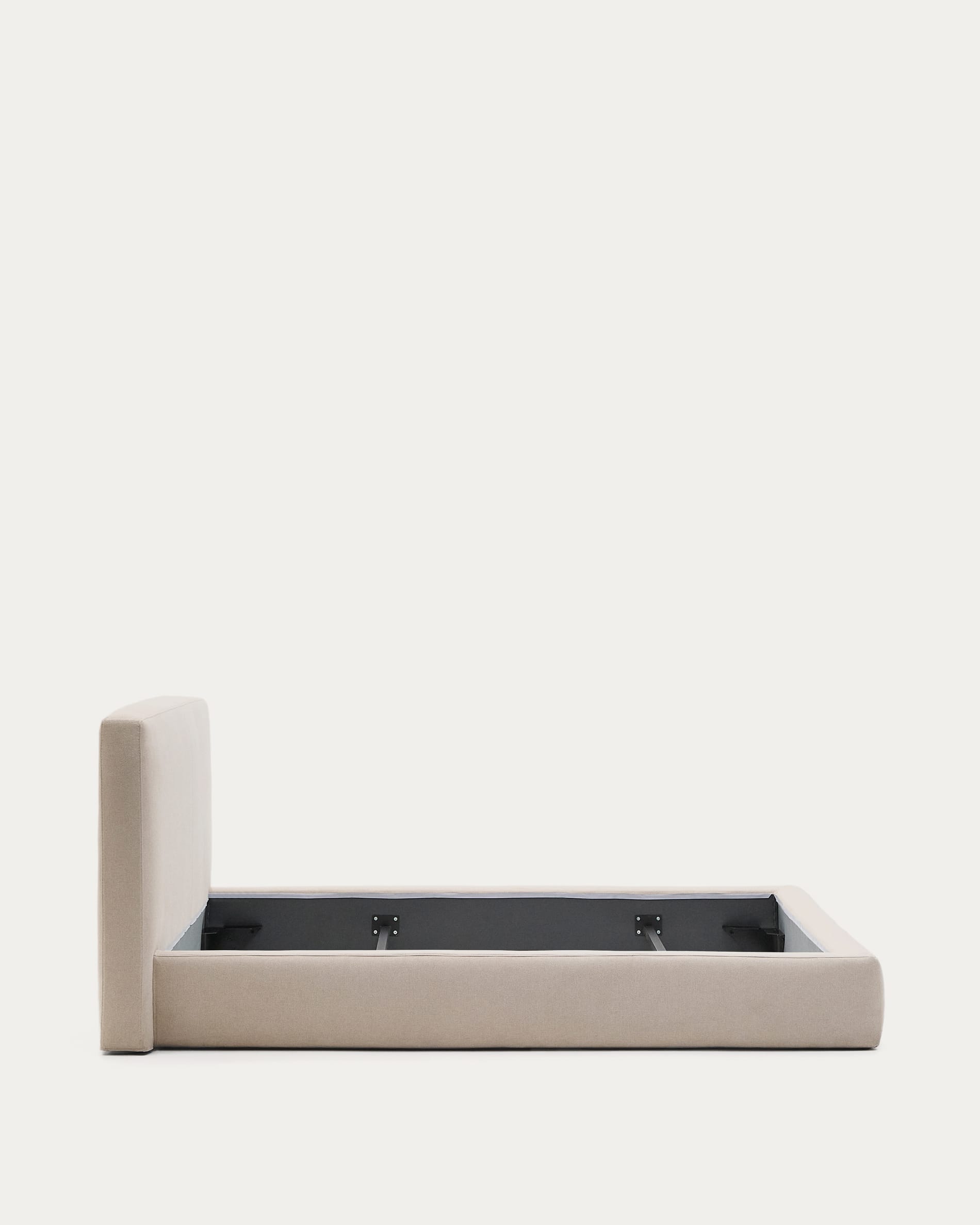 Das abziehbare Bett Blok in Beige vereint modernes Design mit umweltfreundlichen Materialien und bietet Komfort für erholsame Nächte.