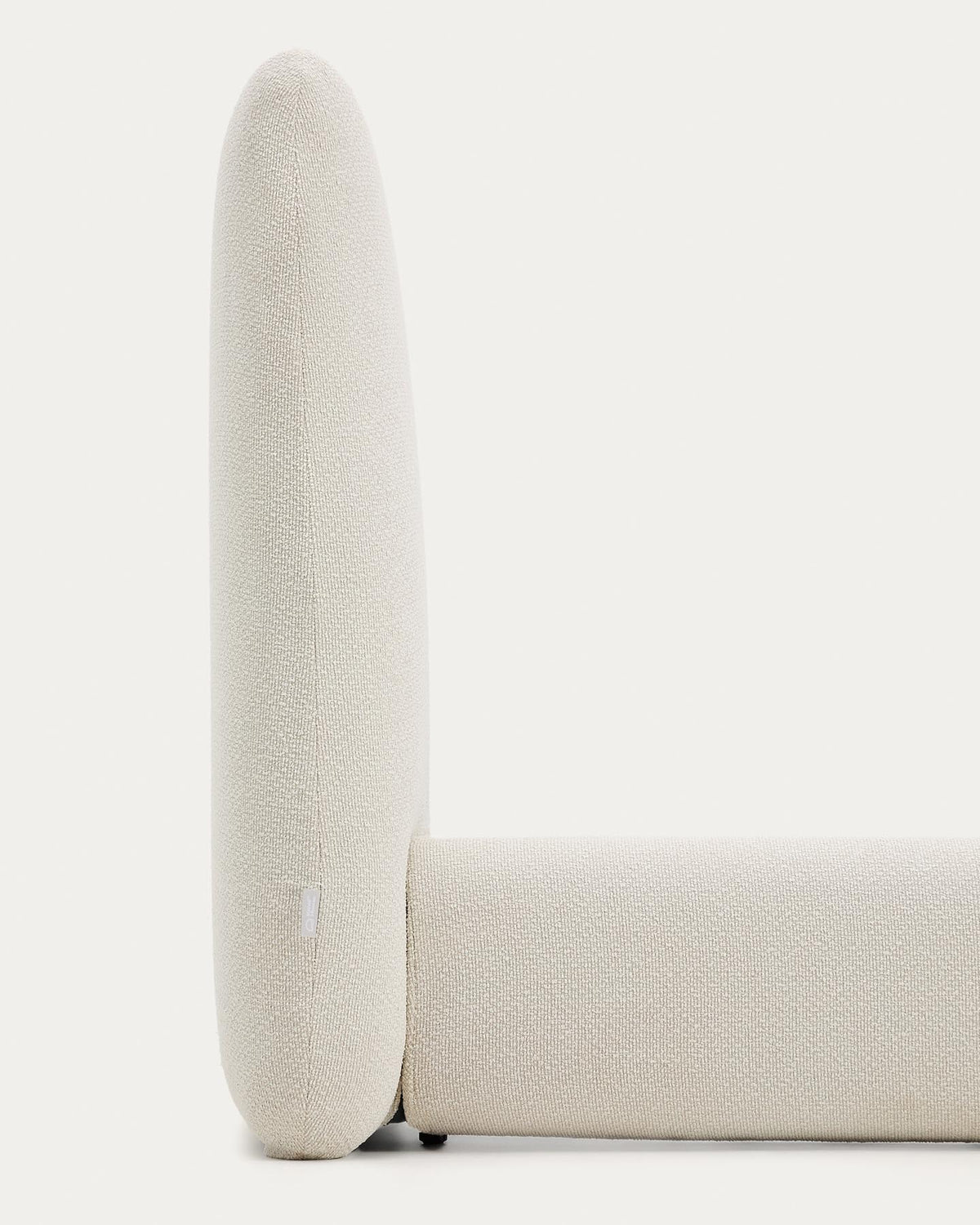 Abziehbares Bett Martina mit ecrufarbener Chenille für Matratzengrösse 90 x 200 cm FSC Mix Credit in Ecru präsentiert im Onlineshop von KAQTU Design AG. Bett ist von Kave Home