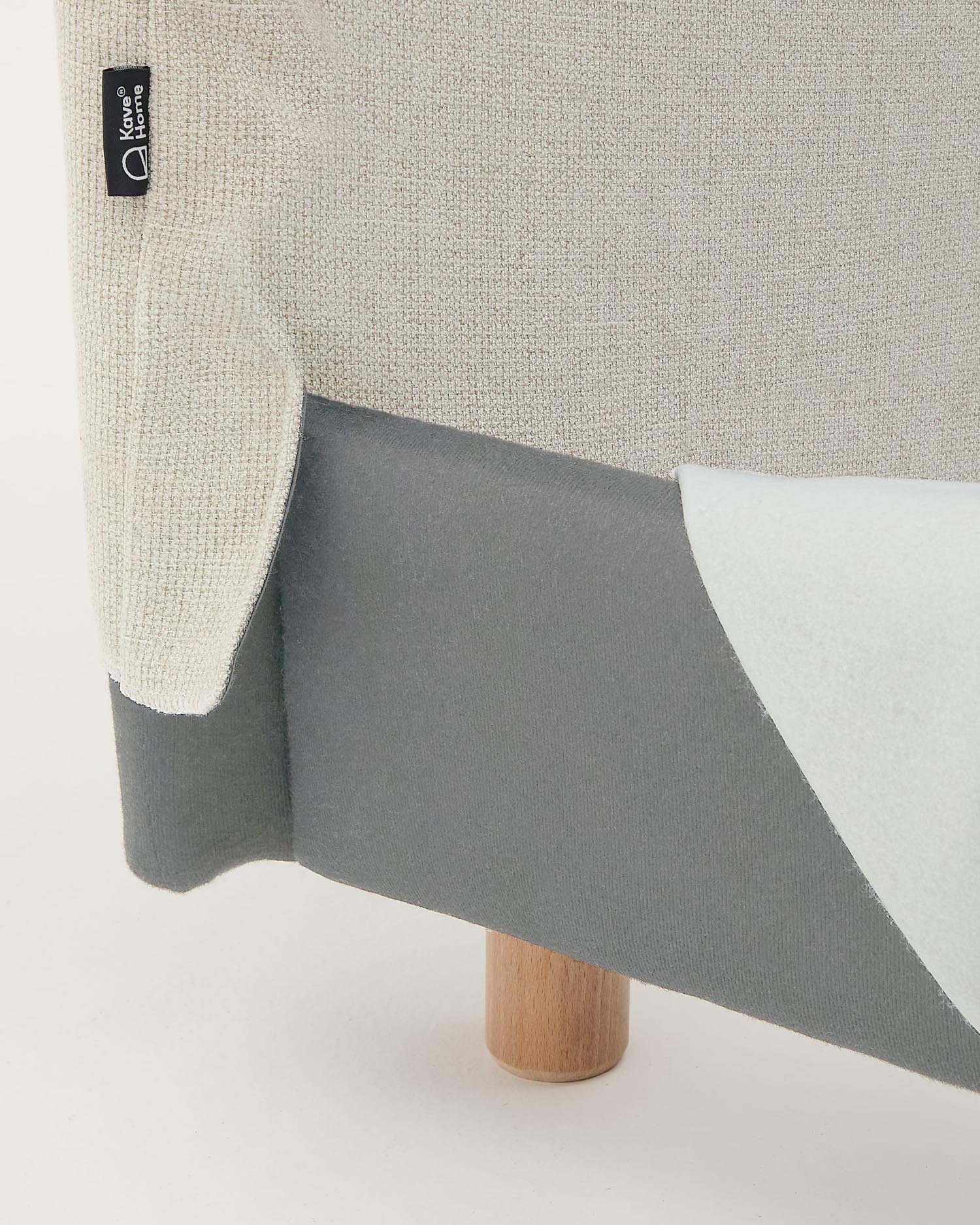 Valma Bett aus perlfarbener Chenille, abziehbar, mit robusten Buchenholzbeinen, ideal für 180x200 cm Matratzen, stilvoll und praktisch.