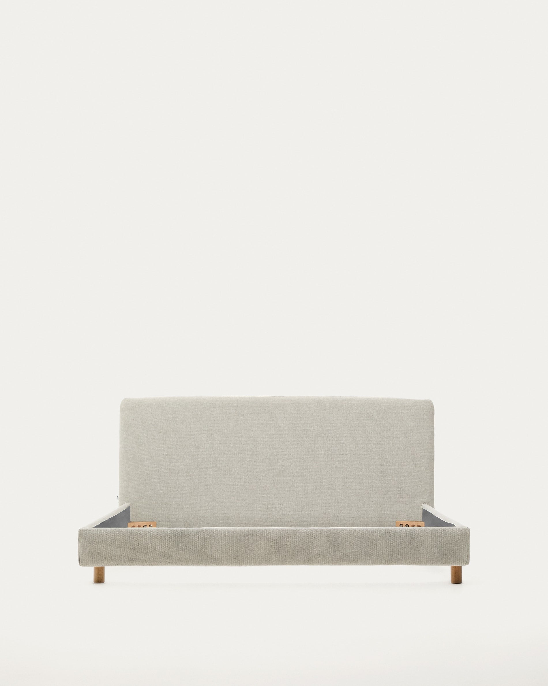 Eleganter Bettüberzug aus perlfarbener Chenille für das Valma-Bett, 160x200 cm, vereint Luxus und Funktionalität.