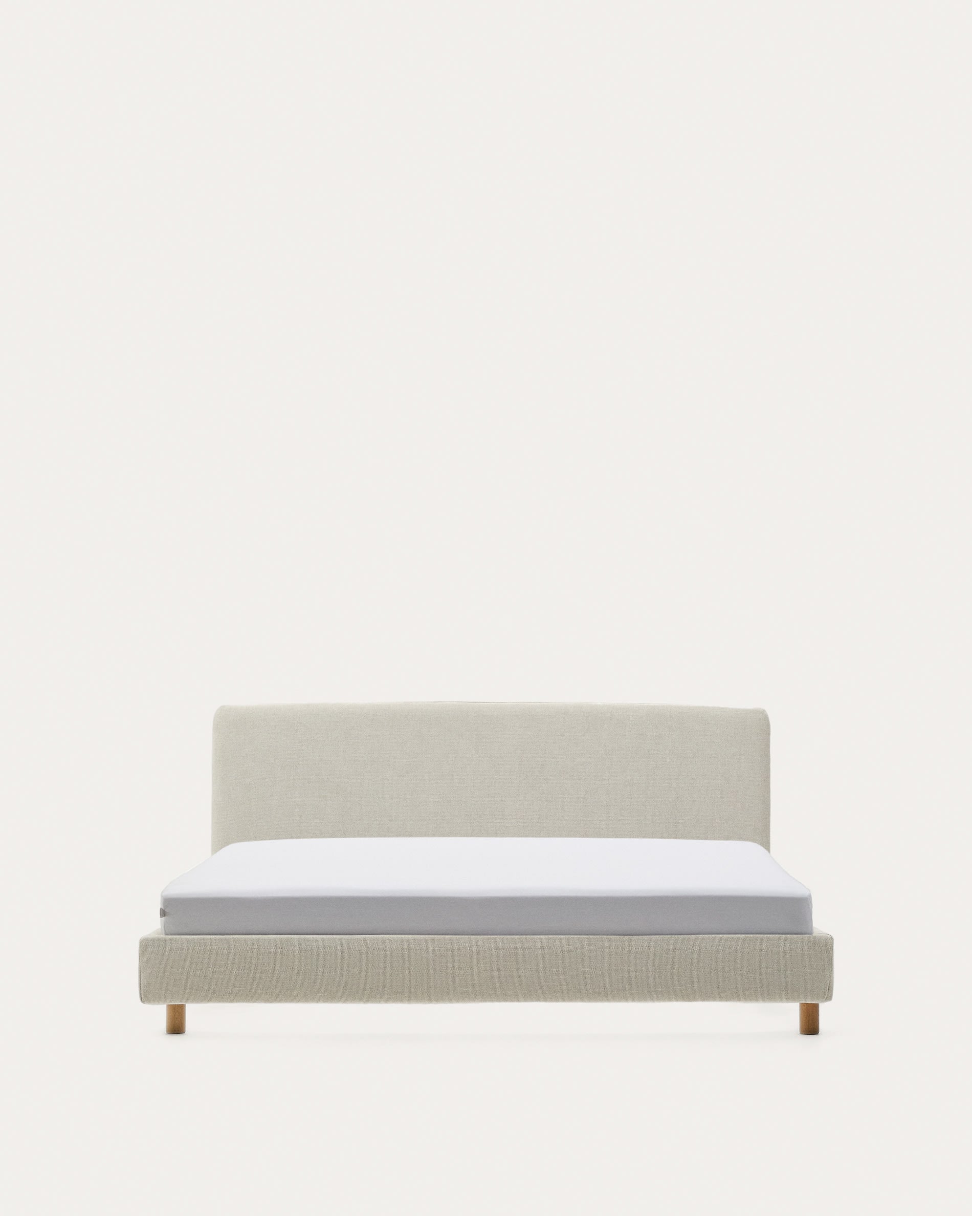 Kopfteilüberzug Valma aus perlfarbener Chenille, ideal für 160x200 cm Betten, stilvoll und hochwertig von Kave Home.