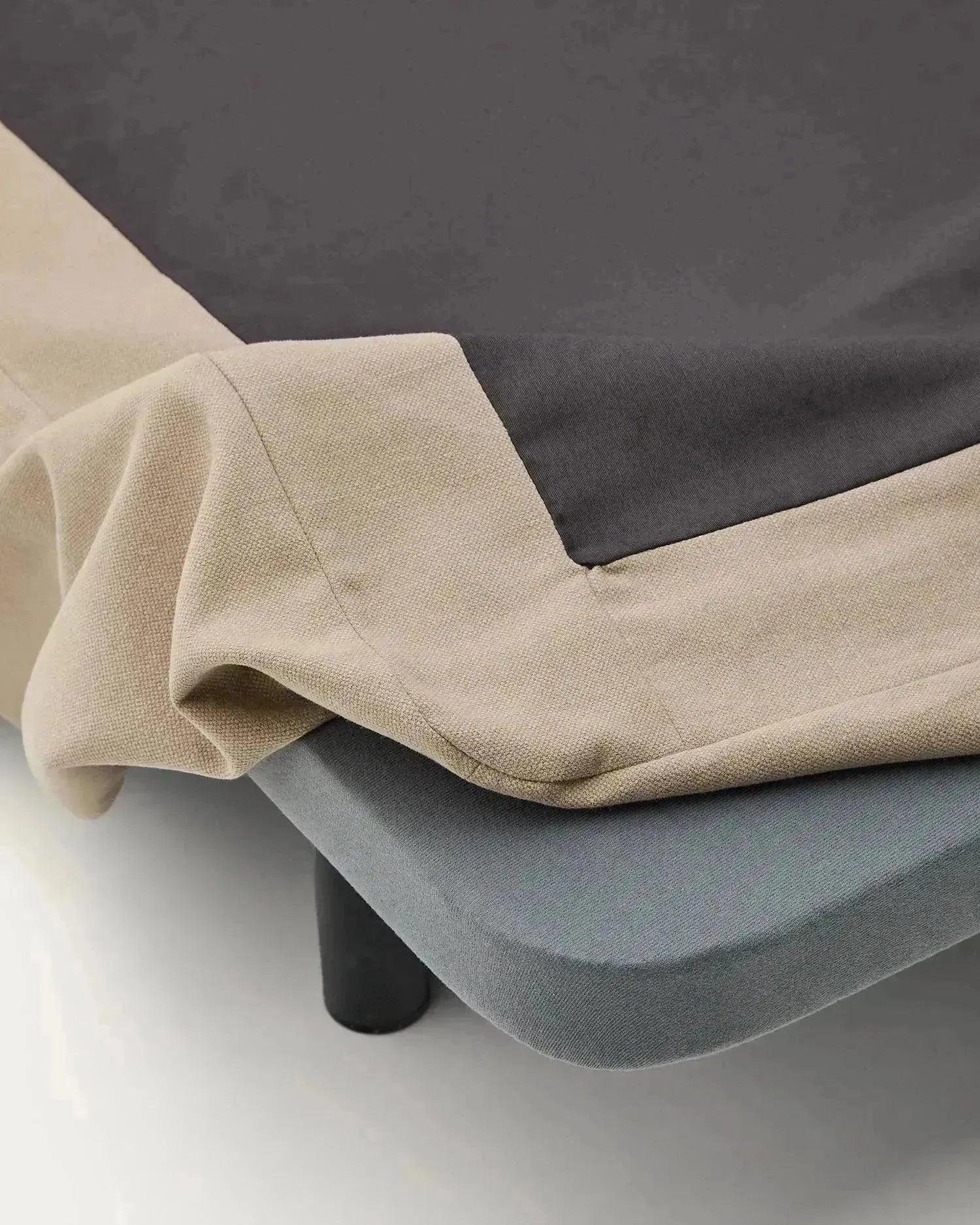Bett mit abnehmbarem Bezug Jaira aus Leinen und Baumwolle taupe für eine Matratze von 90x200cm FSC Mix Credit in Taupe präsentiert im Onlineshop von KAQTU Design AG. Bett ist von Kave Home
