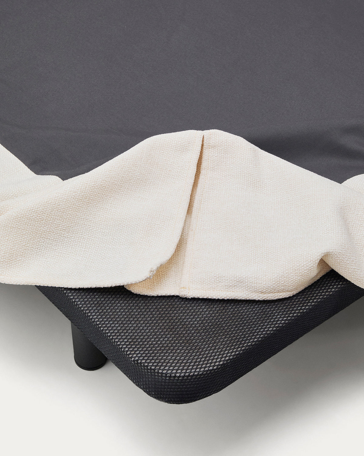 Abziehbares Bett Jaira in weisser Chenille für Matratzengrösse 90 x 200 cm, FSC Mix Credit in  präsentiert im Onlineshop von KAQTU Design AG. Bett ist von Kave Home