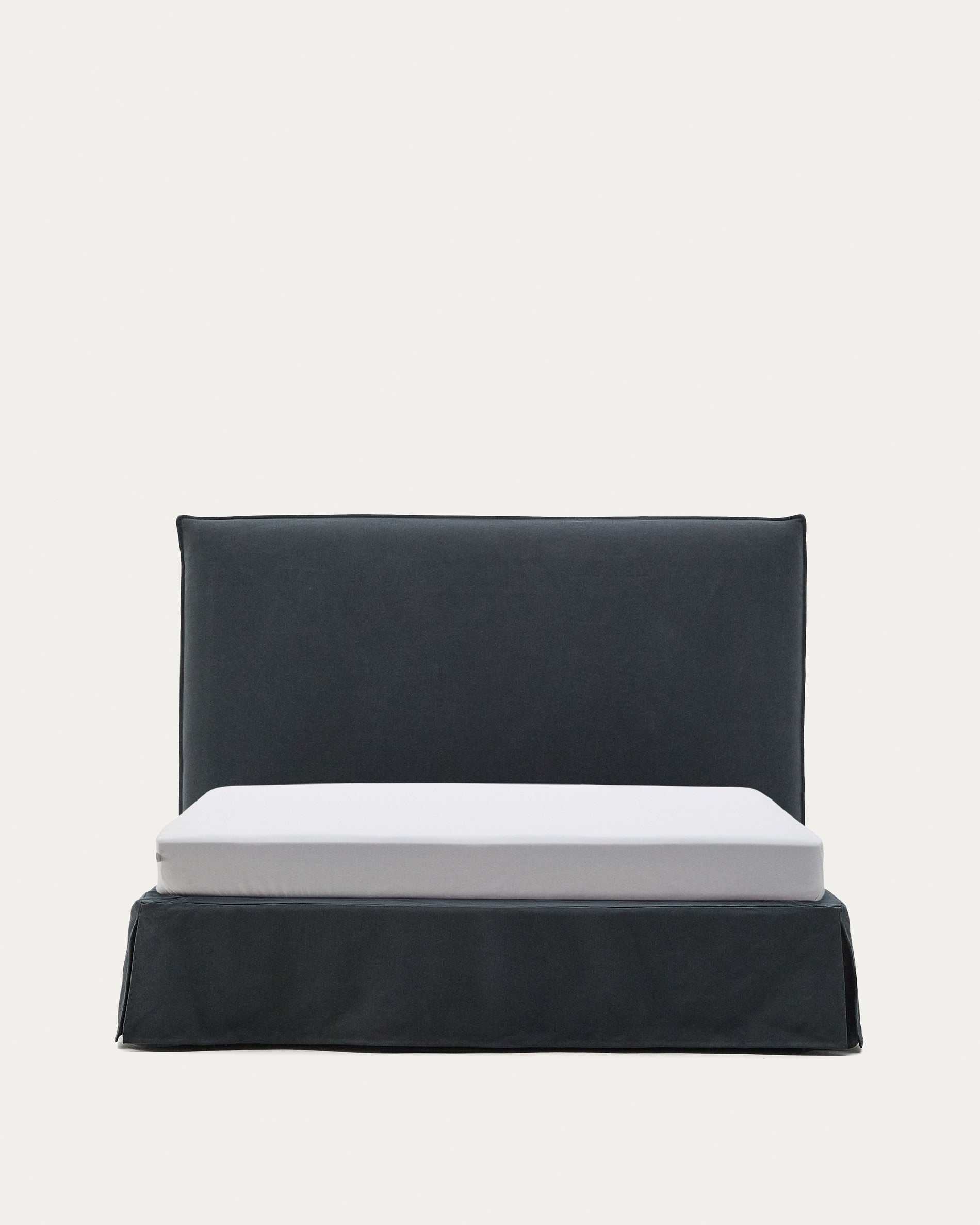 Elegantes Bett Jaira von Kave Home: Anthrazitgrau, Leinen-Baumwollbezug, abnehmbar, 150x190 cm, modern und pflegeleicht.