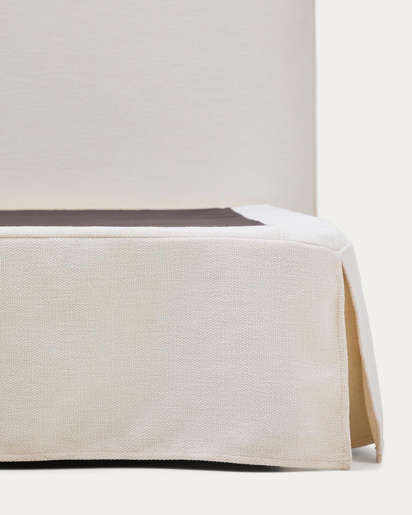 Abziehbares Bett Jaira in weißer Chenille für Matratzengröße 150 x 190 cm, FSC Mix Credit in  präsentiert im Onlineshop von KAQTU Design AG. Bett ist von Kave Home