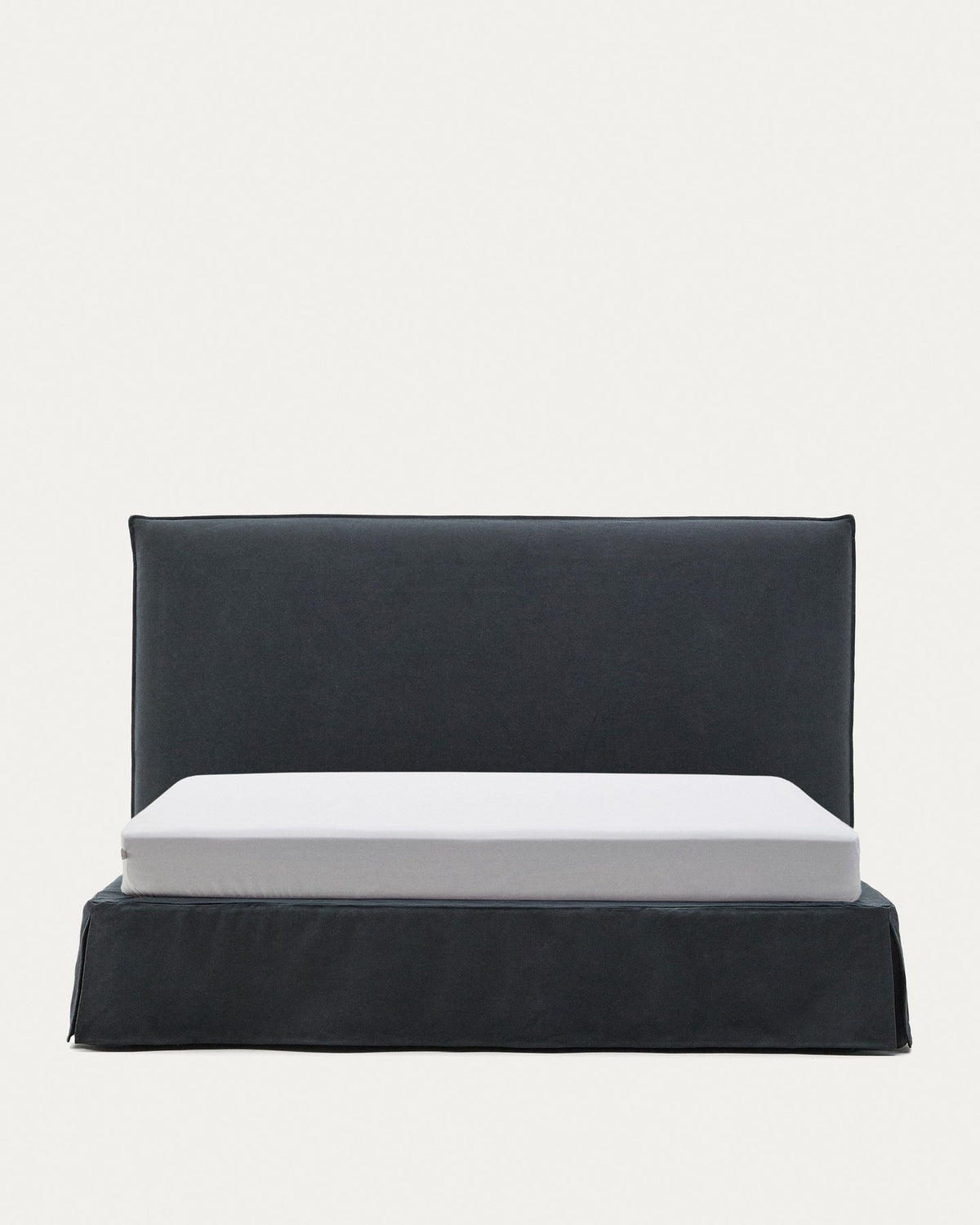 Bett mit abnehmbarem Bezug Jaira aus Leinen und Baumwolle anthrazitgrau für eine Matratze von 180 x 200 cm FSC Mix Credit in Anthrazit präsentiert im Onlineshop von KAQTU Design AG. Bett ist von Kave Home