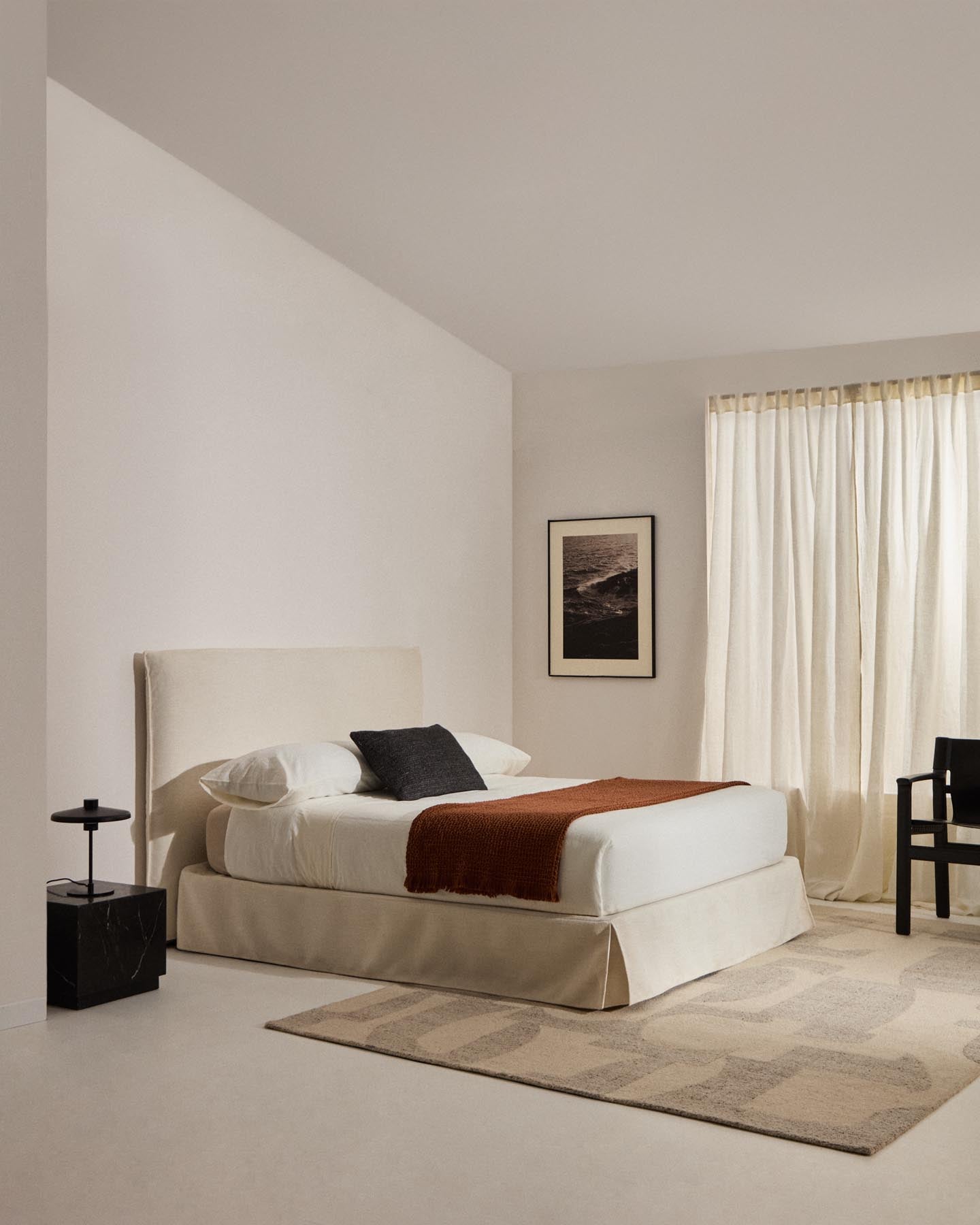 Abziehbares Bett Jaira in weißer Chenille für Matratzengröße 180 x 200 cm, FSC Mix Credit in  präsentiert im Onlineshop von KAQTU Design AG. Bett ist von Kave Home