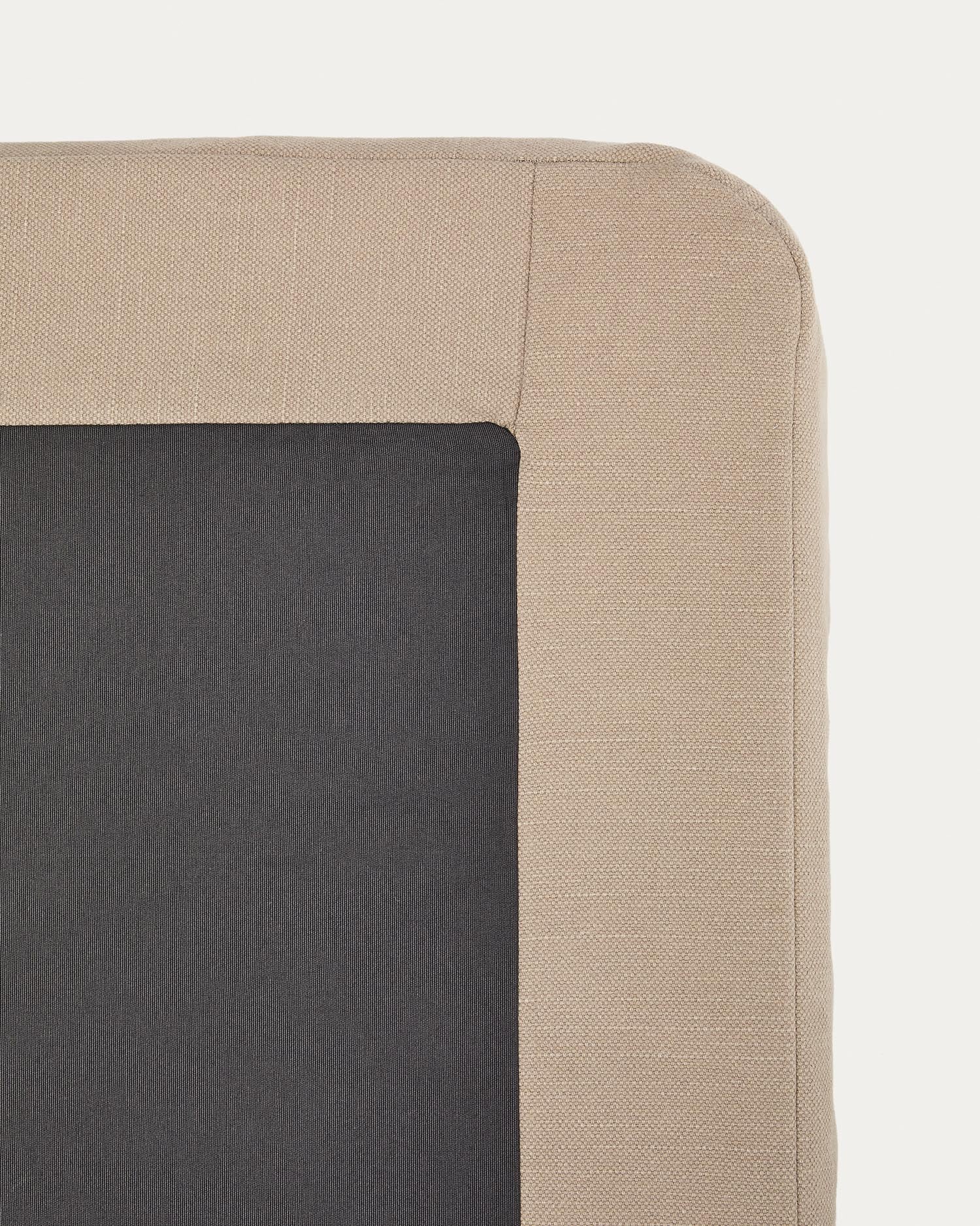 Entdecken Sie das elegante Bettgestell Jaira in Taupe. Hochwertiger Leinen-Baumwoll-Bezug, abnehmbar und pflegeleicht, ideal für Matratzen 150 x 190 cm.