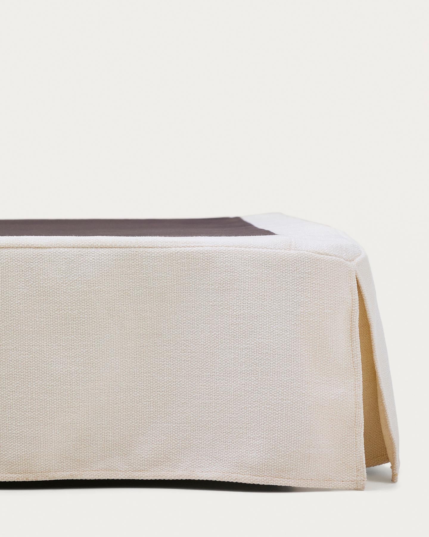 Bettrahmenbezug Jaira aus weißer Chenille für Betten von 160 x 200 cm in  präsentiert im Onlineshop von KAQTU Design AG. Zubehör Bett ist von Kave Home