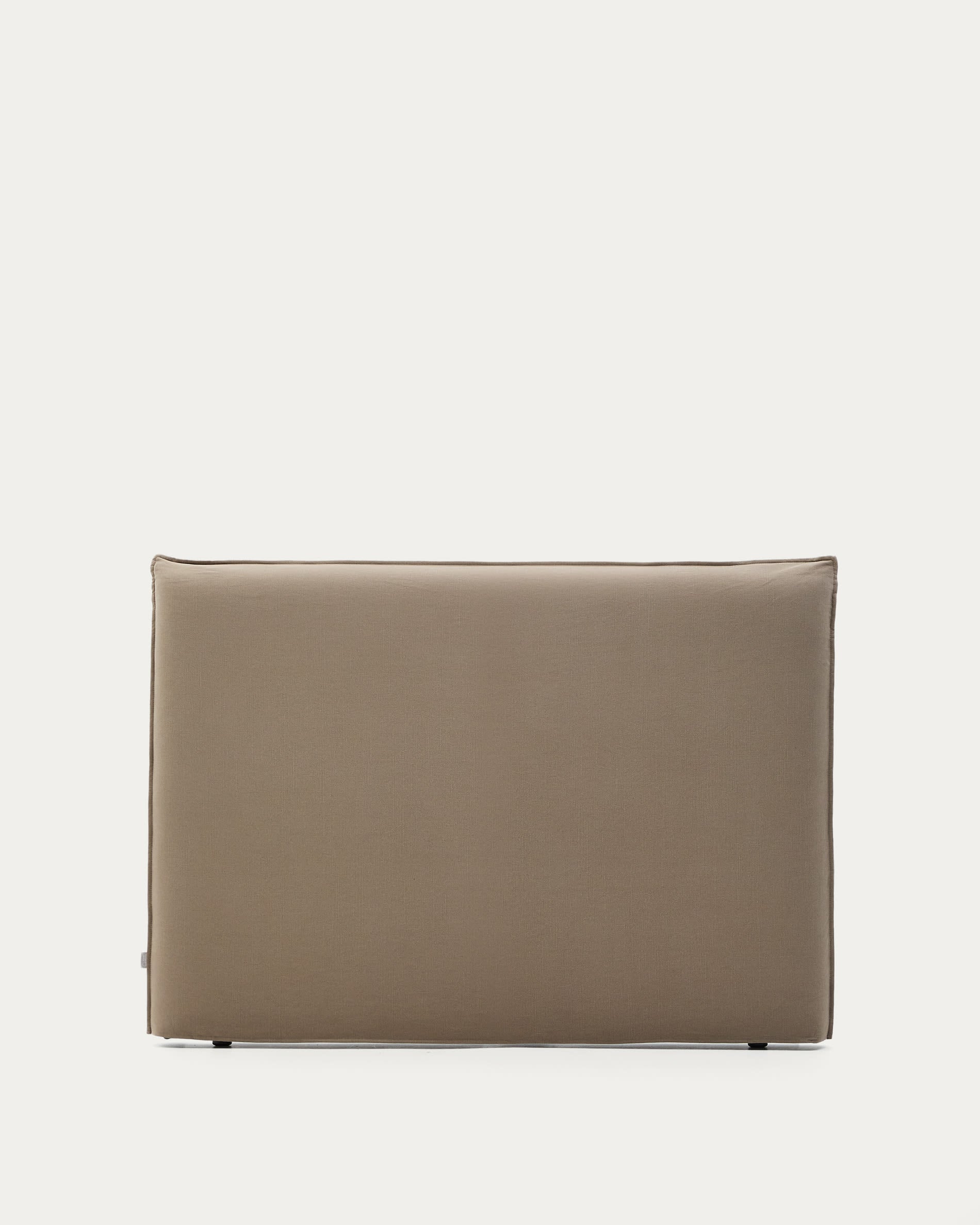 Eleganter Kopfteilbezug Jaira aus Leinen-Baumwoll-Mix in Taupe, passend für 160 cm Betten, von Kave Home.