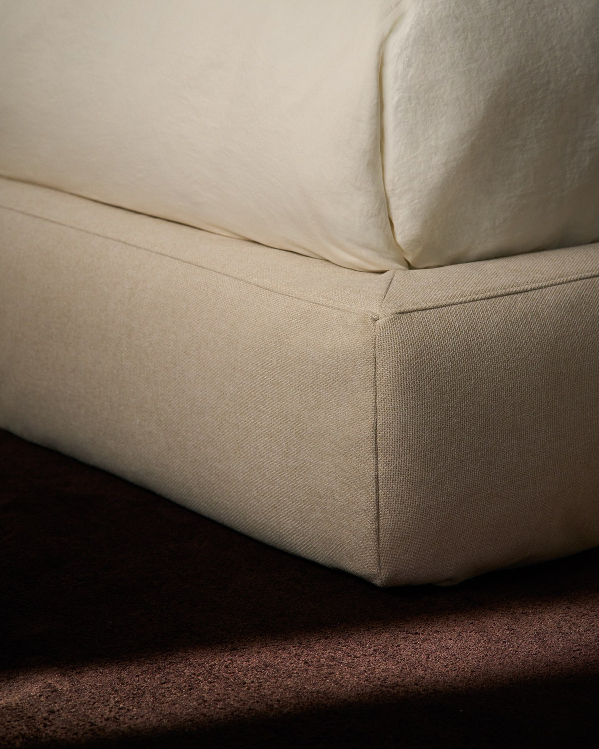 Abziehbares Bett Blok in Écru mit aufklappbarem Bettkasten, Rahmen aus MDF, Spanplatte und Holz, für Matratzengrösse 180 x 200 cm