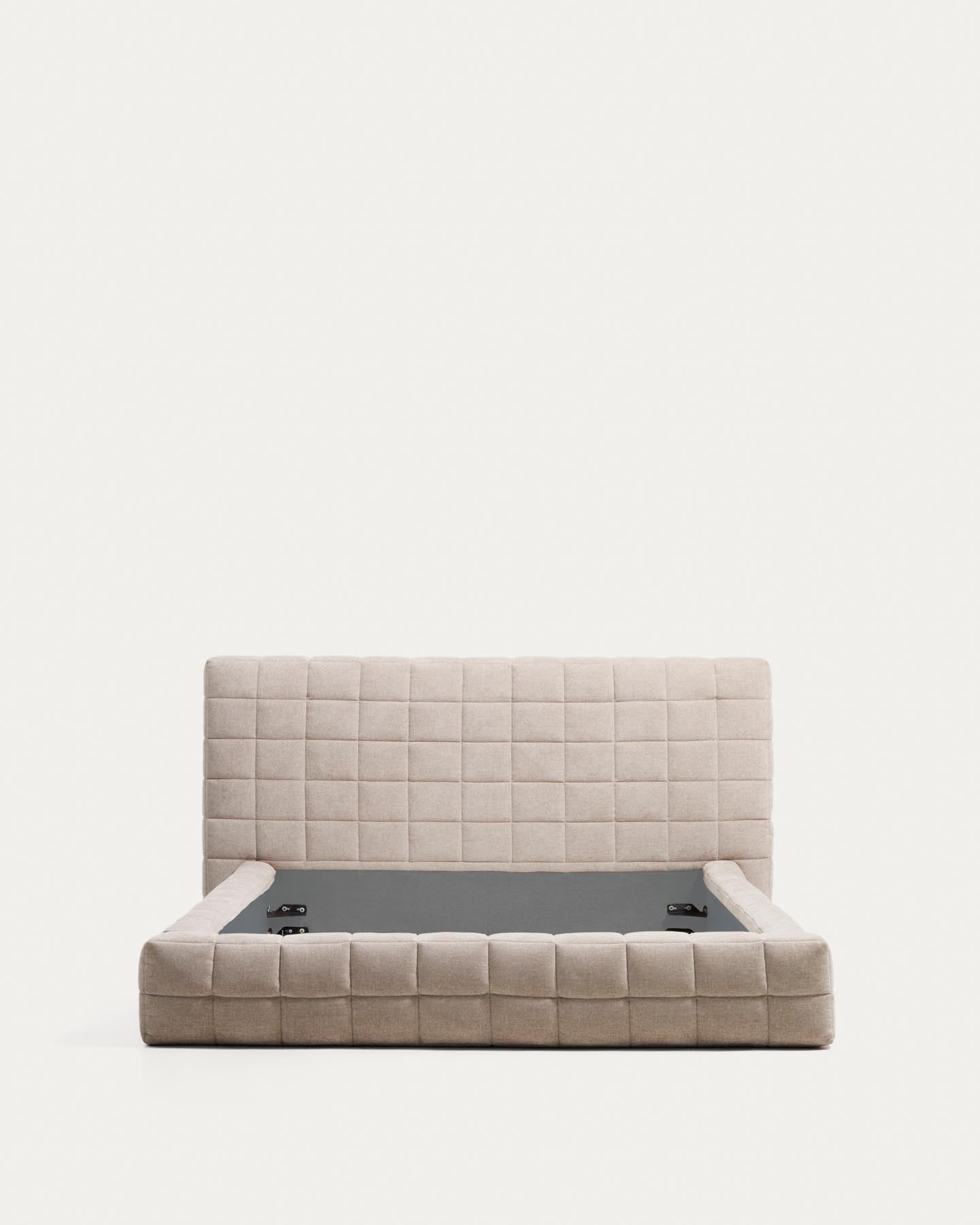 Abziehbares Bett Luiana aus beigefarbener Chenille für Matratzengrösse 160 x 200 cm in Beige präsentiert im Onlineshop von KAQTU Design AG. Bett ist von Kave Home