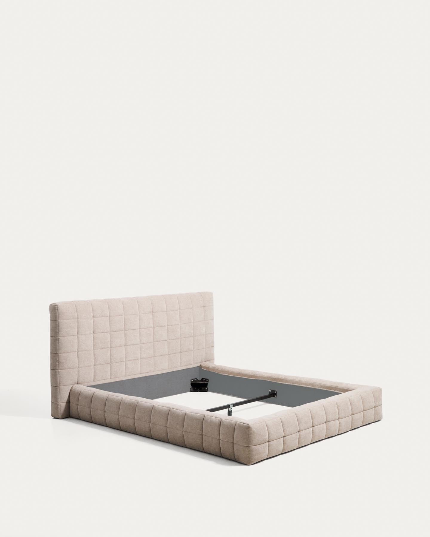 Abziehbares Bett Luiana aus beigefarbener Chenille für Matratzengrösse 160 x 200 cm in Beige präsentiert im Onlineshop von KAQTU Design AG. Bett ist von Kave Home