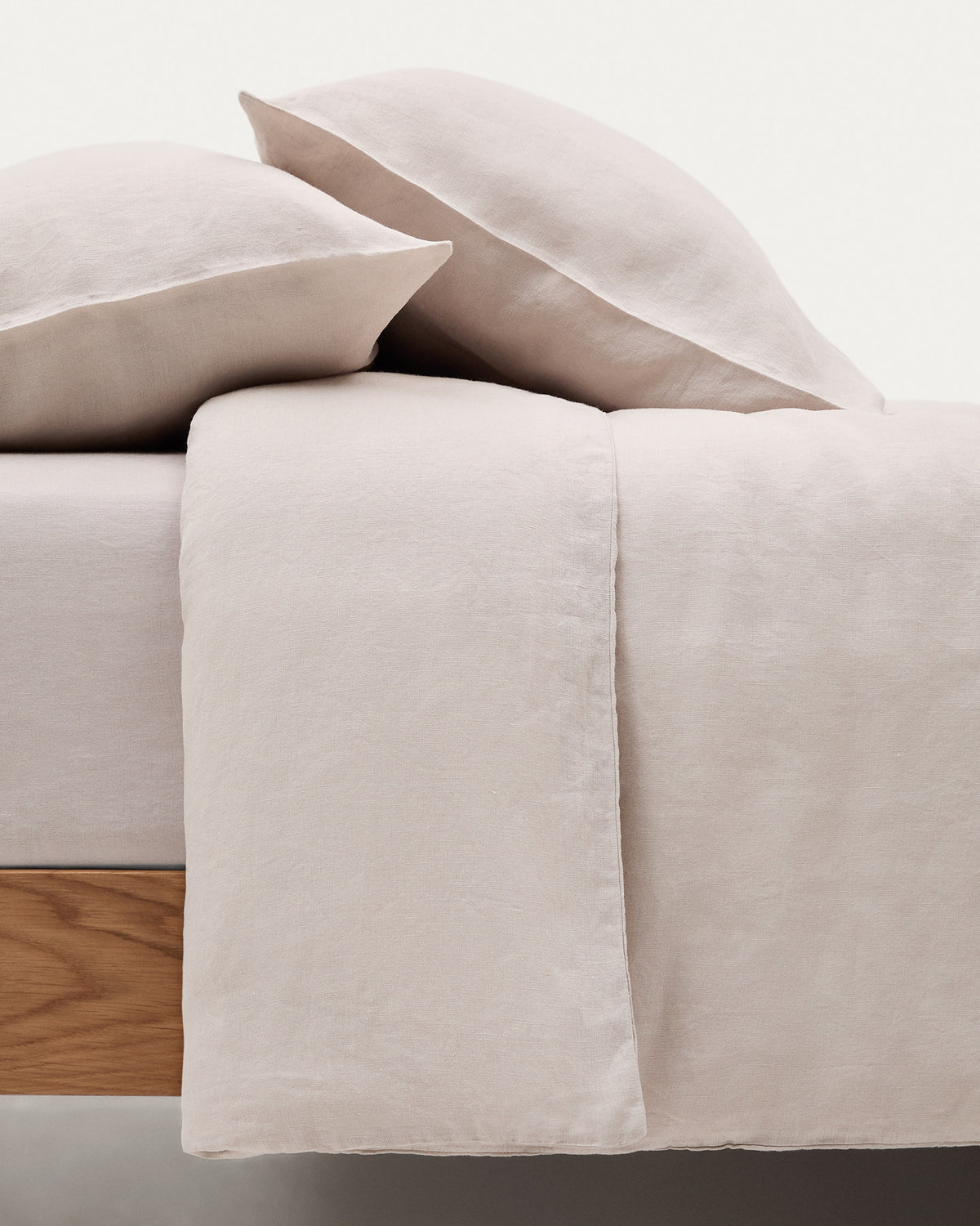 Set Simmel Bezüge für Bettdecke und Kopfkissen aus Leinenmischung Farbe grau für Bett von 150 cm in Steinfarben präsentiert im Onlineshop von KAQTU Design AG. Bettwäsche ist von Kave Home