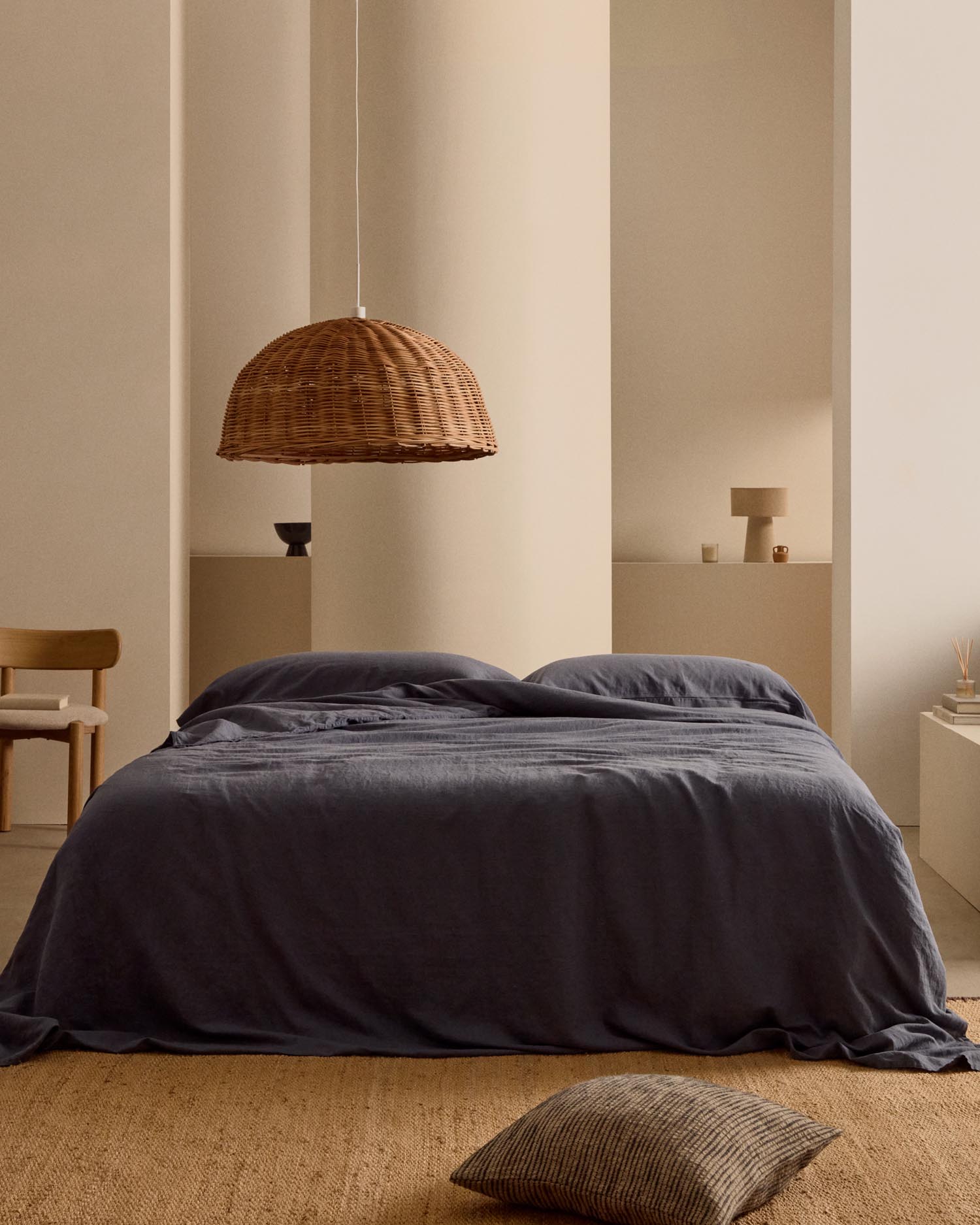 Hochwertige Simmel Bettwäsche in Blau aus Baumwolle und Leinen, perfekt für 90 cm Betten. Atmungsaktiv, pflegeleicht und stilvoll für erholsame Nächte.