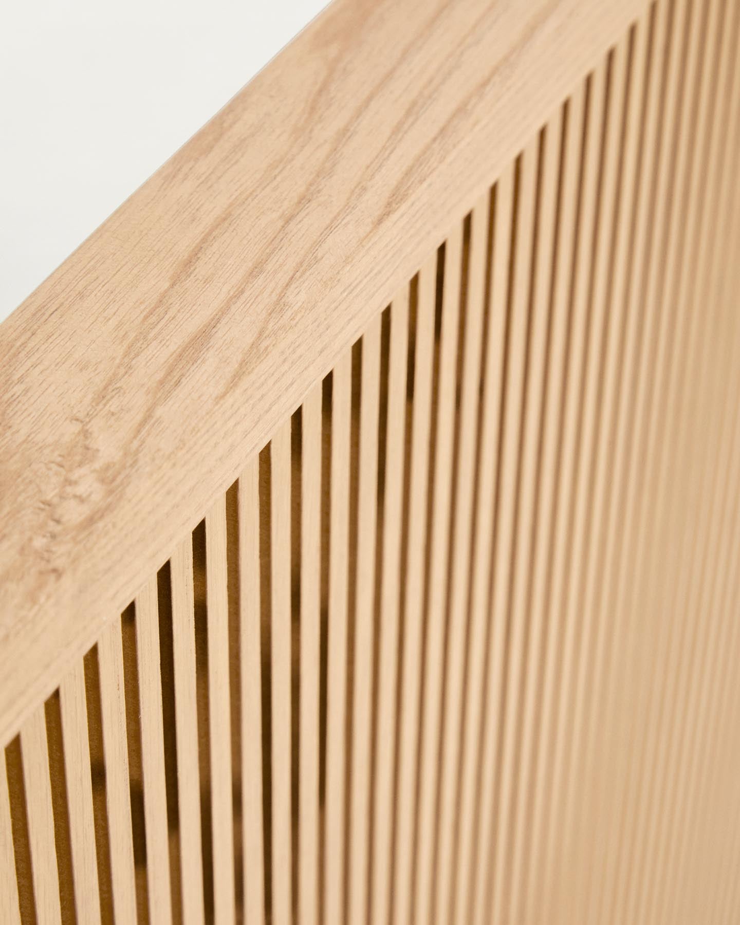 Bettkopfteil Helvine aus Eichenfurnier für Betten bis zu 160 cm, FSC 100 % in Natur präsentiert im Onlineshop von KAQTU Design AG. Kopfteile ist von Kave Home