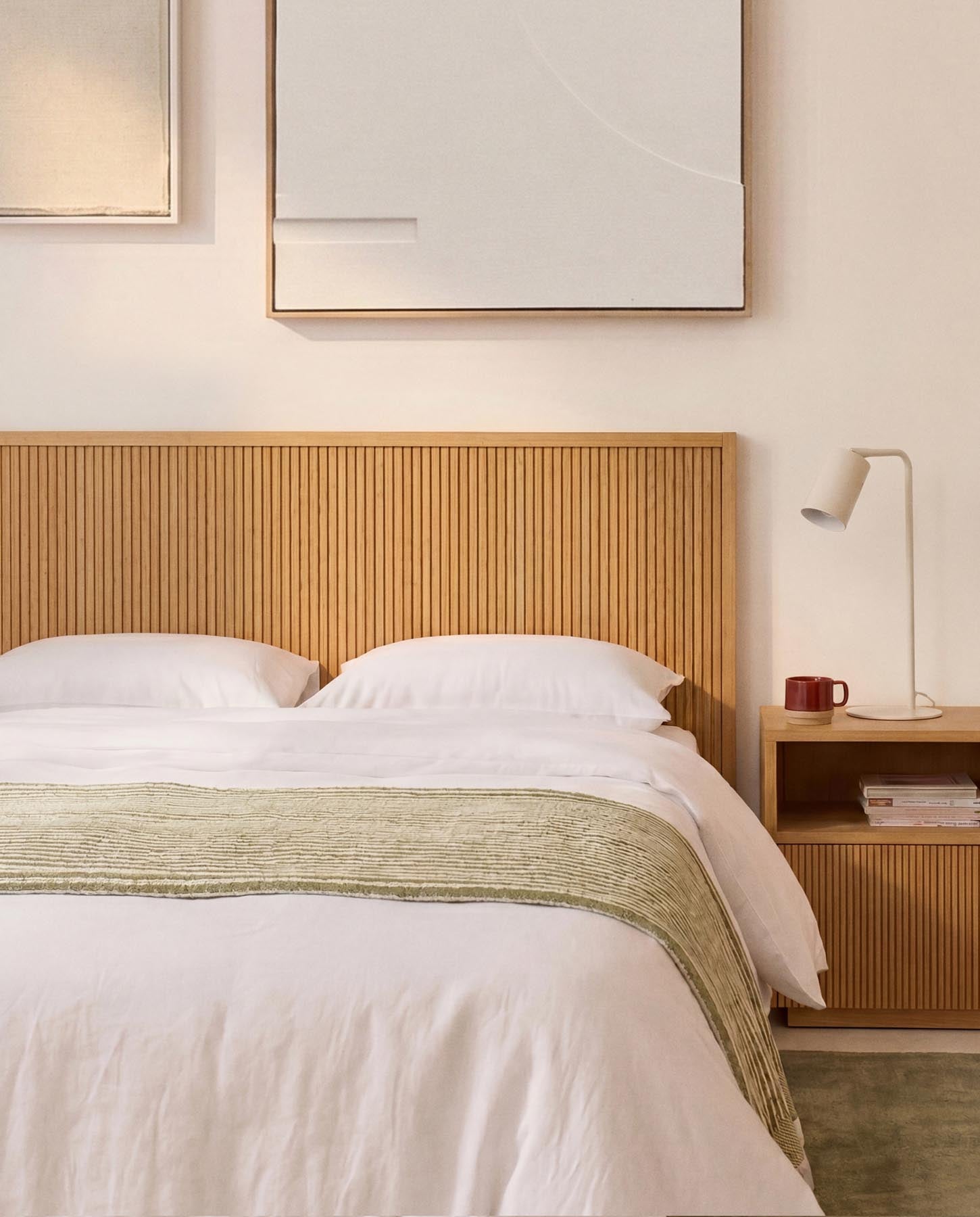 Bettkopfteil Helvine aus Eichenfurnier für Betten bis zu 160 cm, FSC 100 % in Natur präsentiert im Onlineshop von KAQTU Design AG. Kopfteile ist von Kave Home