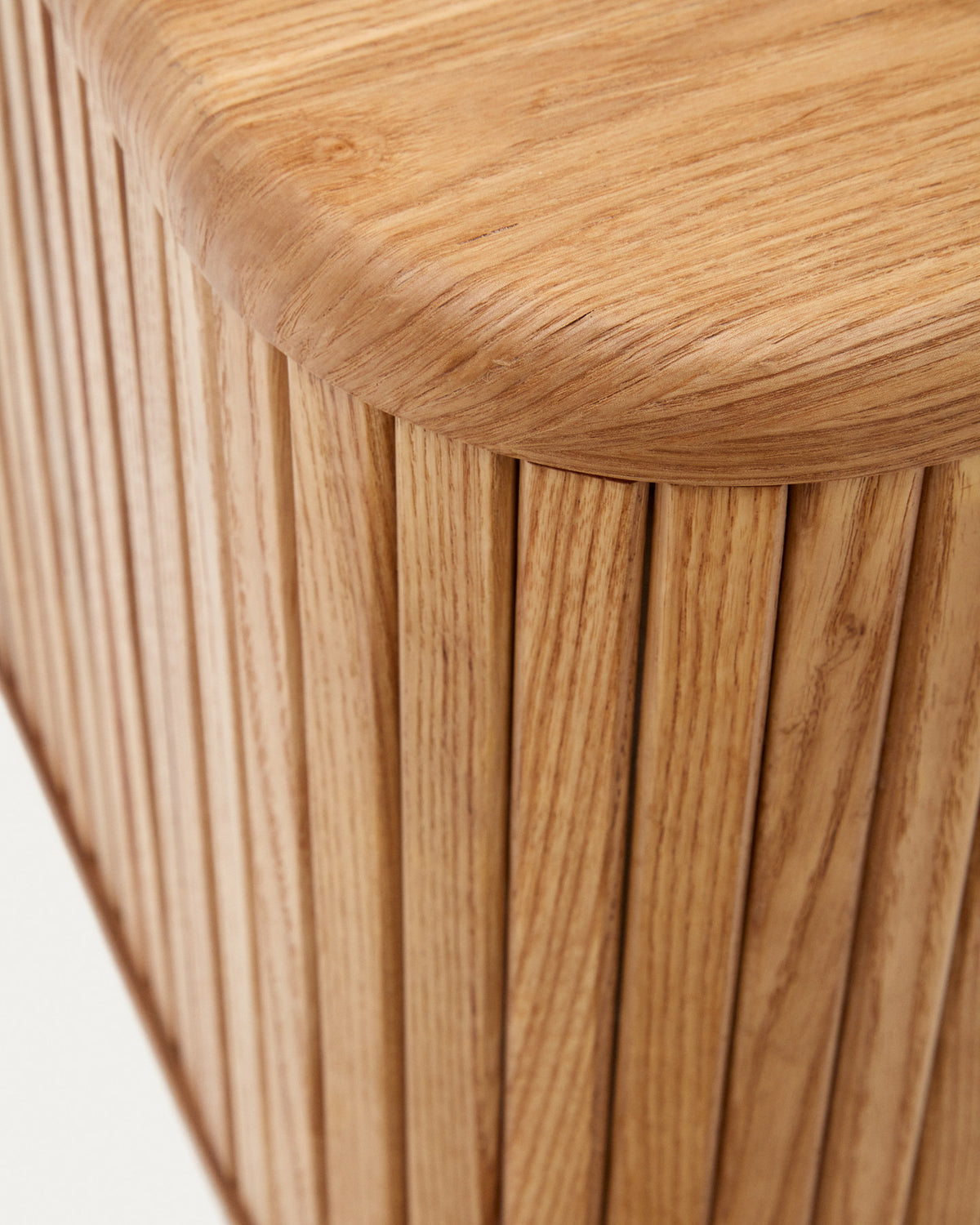 Nachttisch Mailen aus Eschenfurnier mit natürlichem Finish 50 x 55 cm in Natur präsentiert im Onlineshop von KAQTU Design AG. Nachttisch ist von Kave Home