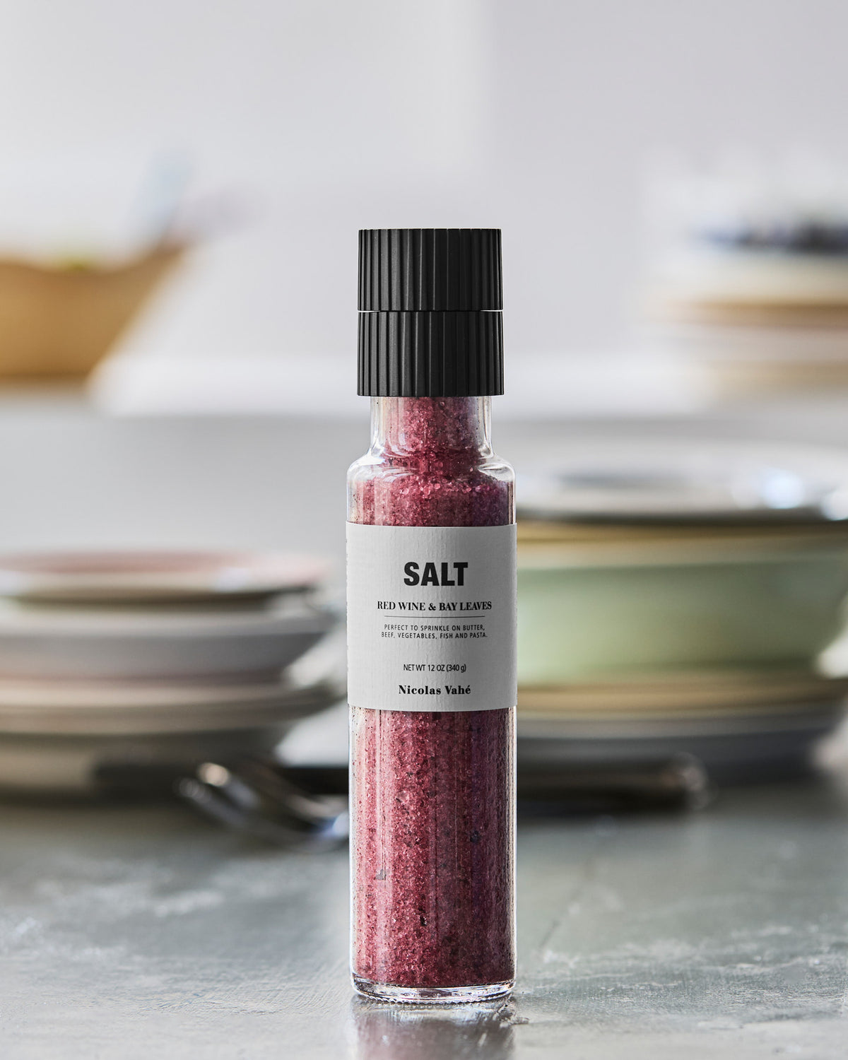 Salz, Red Wine & Bay Leaves in Weiss präsentiert im Onlineshop von KAQTU Design AG. Salz & Pfeffer ist von Nicolas Vahé