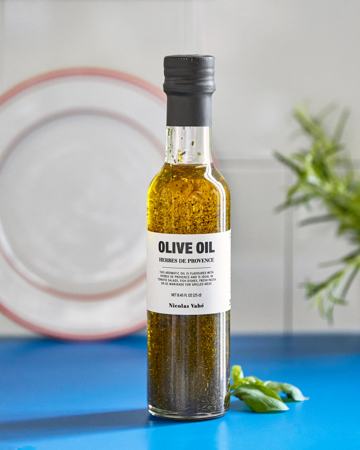 Olivenöl mit Herbes de Provence in  präsentiert im Onlineshop von KAQTU Design AG. Lebensmittel ist von Nicolas Vahé