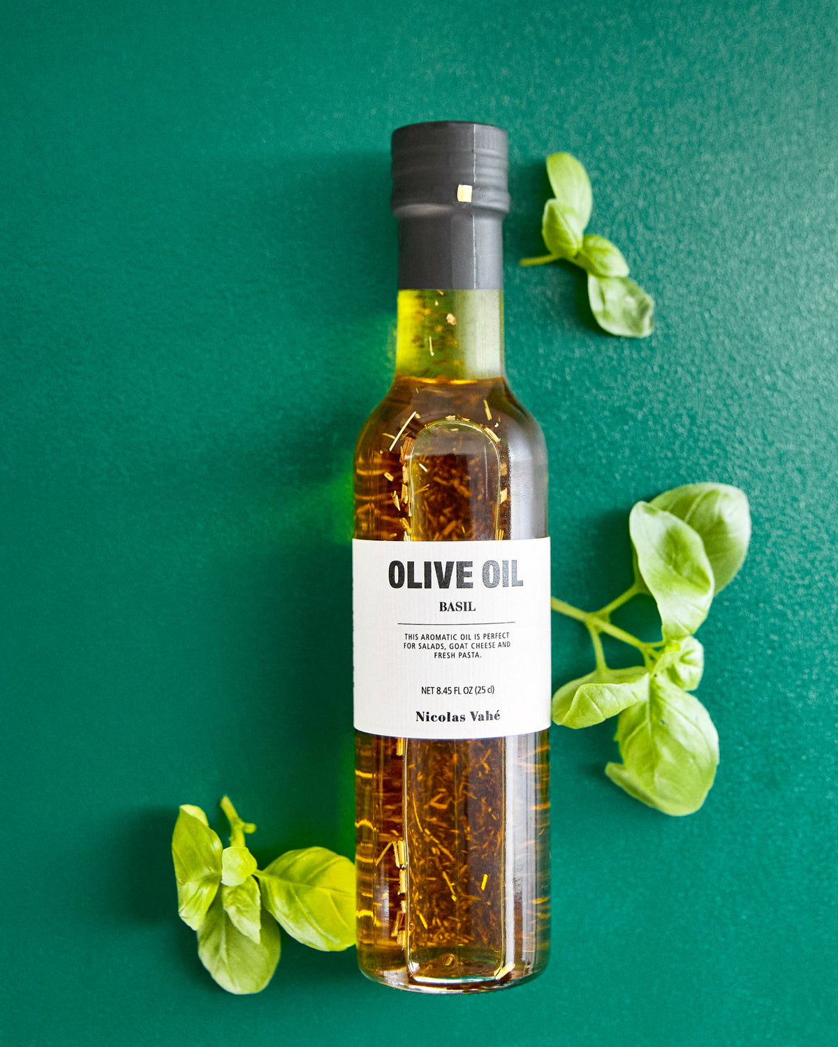 Olivenöl mit basil in  präsentiert im Onlineshop von KAQTU Design AG. Lebensmittel ist von Nicolas Vahé