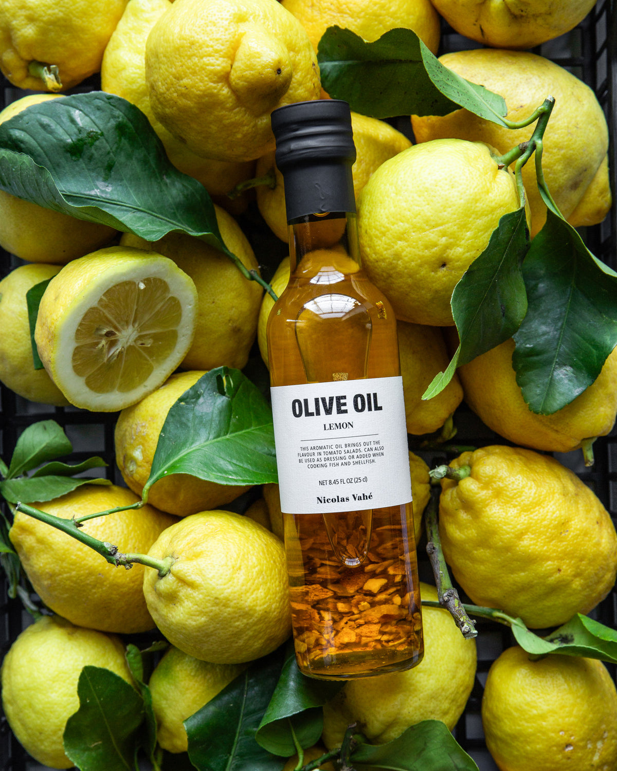 Olivenöl mit lemon in  präsentiert im Onlineshop von KAQTU Design AG. Lebensmittel ist von Nicolas Vahé