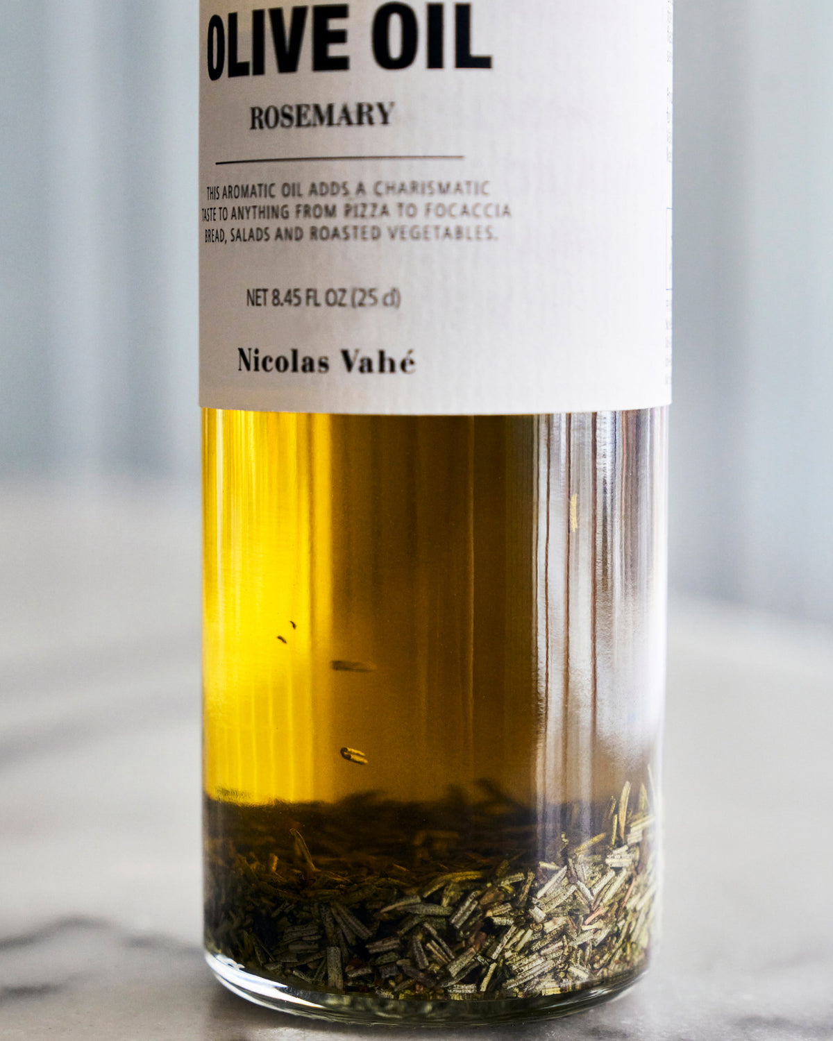 Organic Olivenöl mit rosemary in  präsentiert im Onlineshop von KAQTU Design AG. Lebensmittel ist von Nicolas Vahé