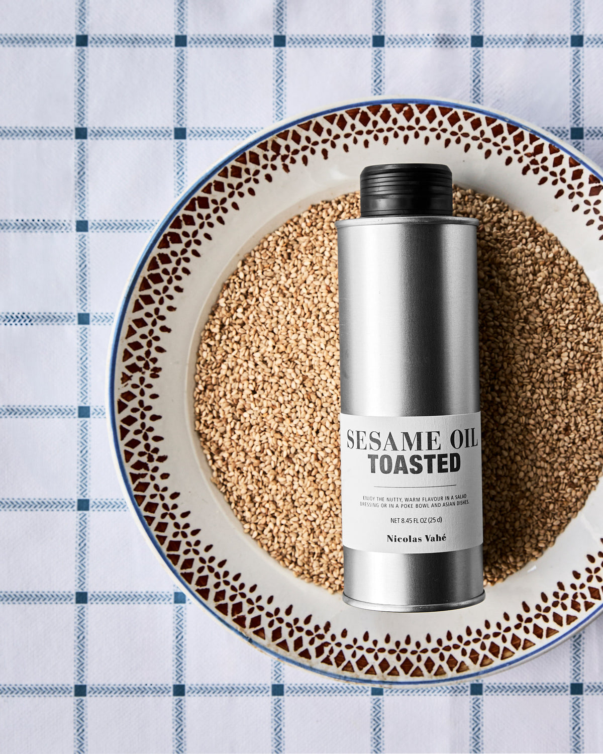 Toasted sesame oil in Weiß präsentiert im Onlineshop von KAQTU Design AG. Lebensmittel ist von Nicolas Vahé