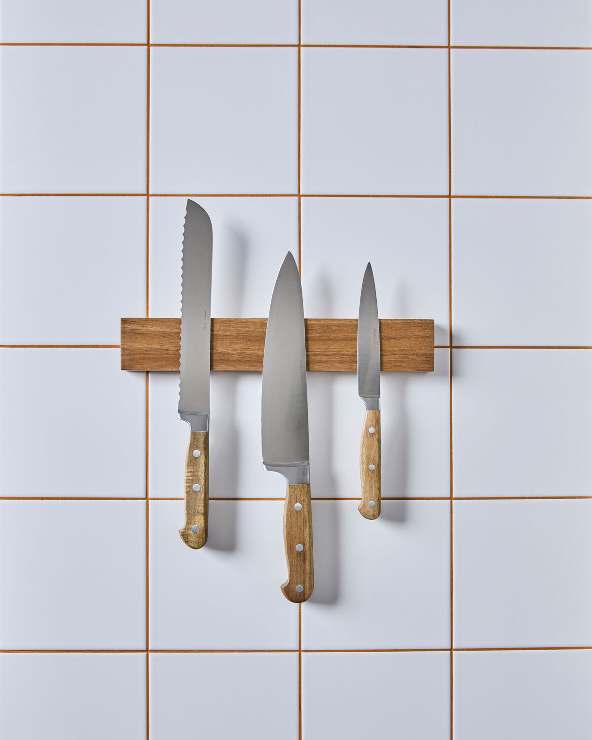Elegantes Küchenmesser von Nicolas Vahé, ideal für präzises Schneiden und Zubereiten in der modernen Küche.