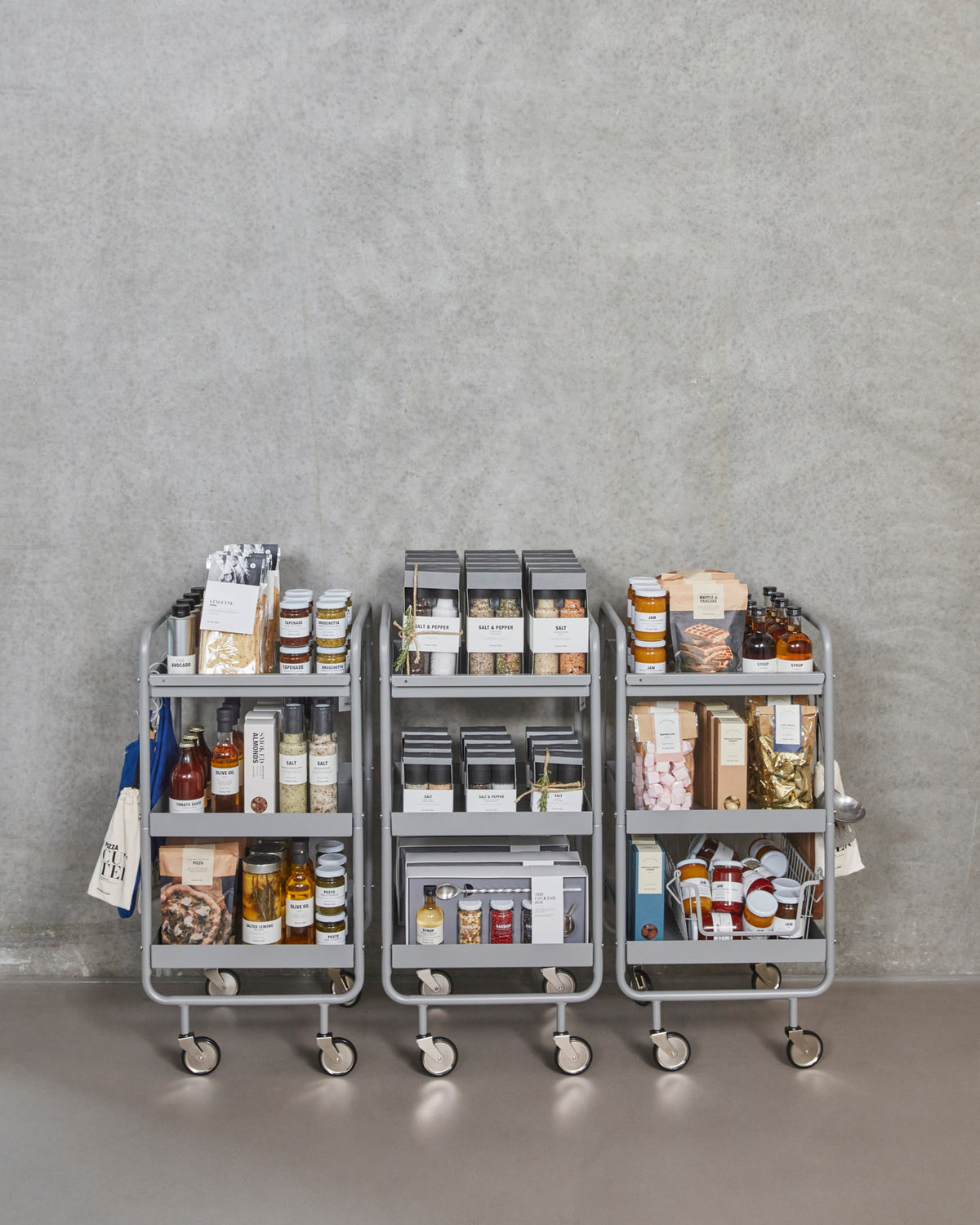 Trolley, NVRoll, Grau in Elfenbein präsentiert im Onlineshop von KAQTU Design AG. Servierwagen ist von Nicolas Vahé