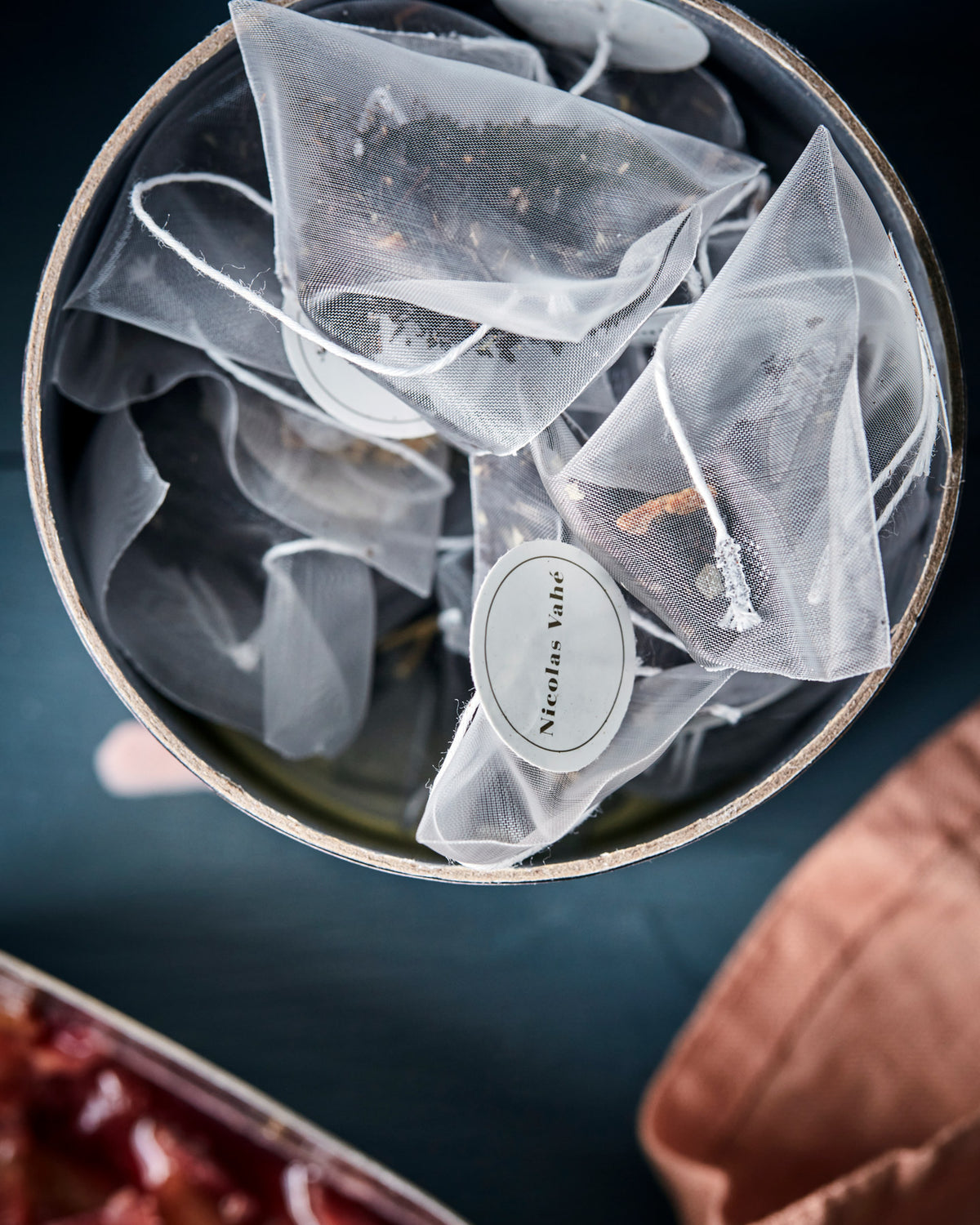 Black Tea, Quince & Lemon in  präsentiert im Onlineshop von KAQTU Design AG. Lebensmittel ist von Nicolas Vahé