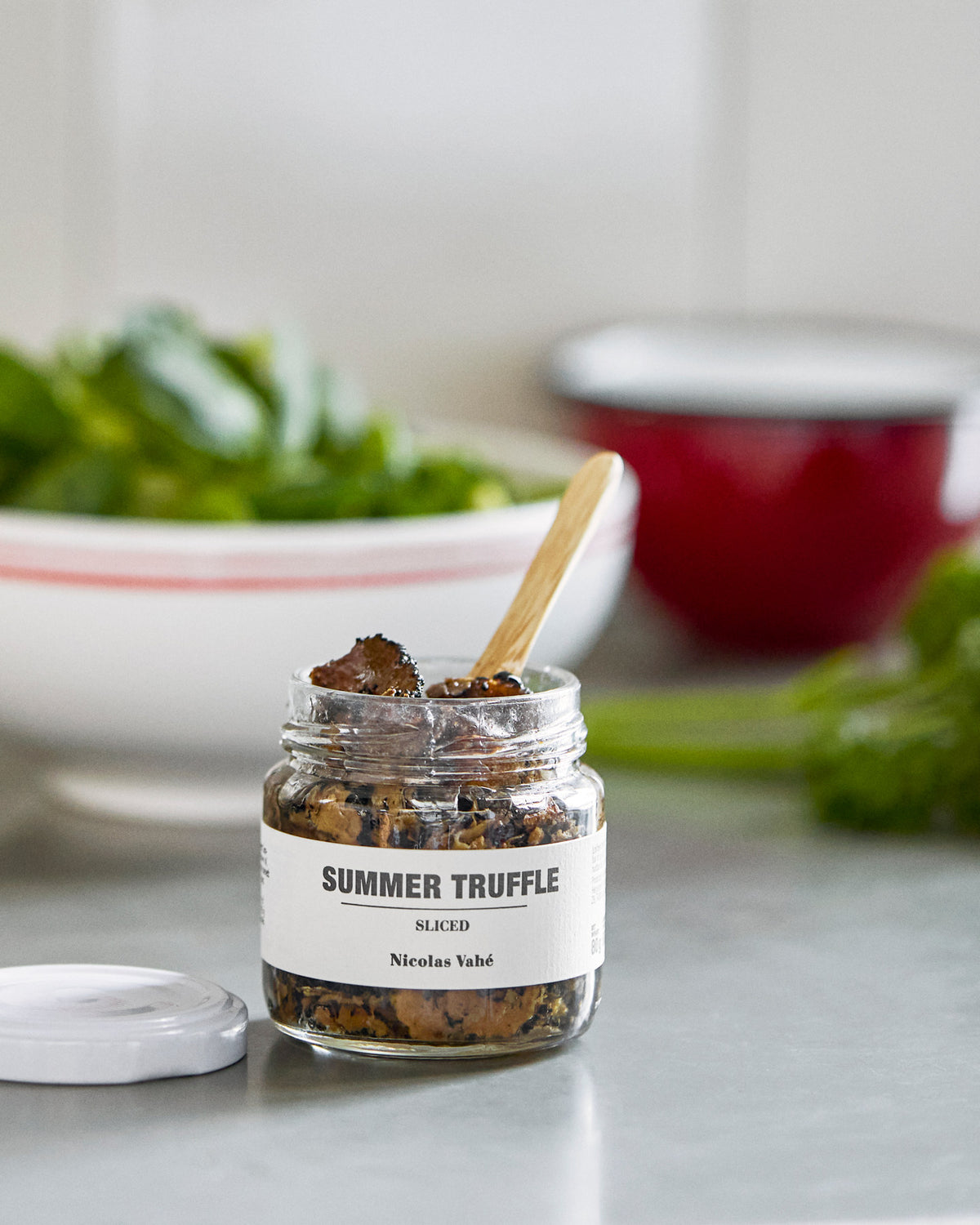 Sliced summer truffle in Grau präsentiert im Onlineshop von KAQTU Design AG. Lebensmittel ist von Nicolas Vahé
