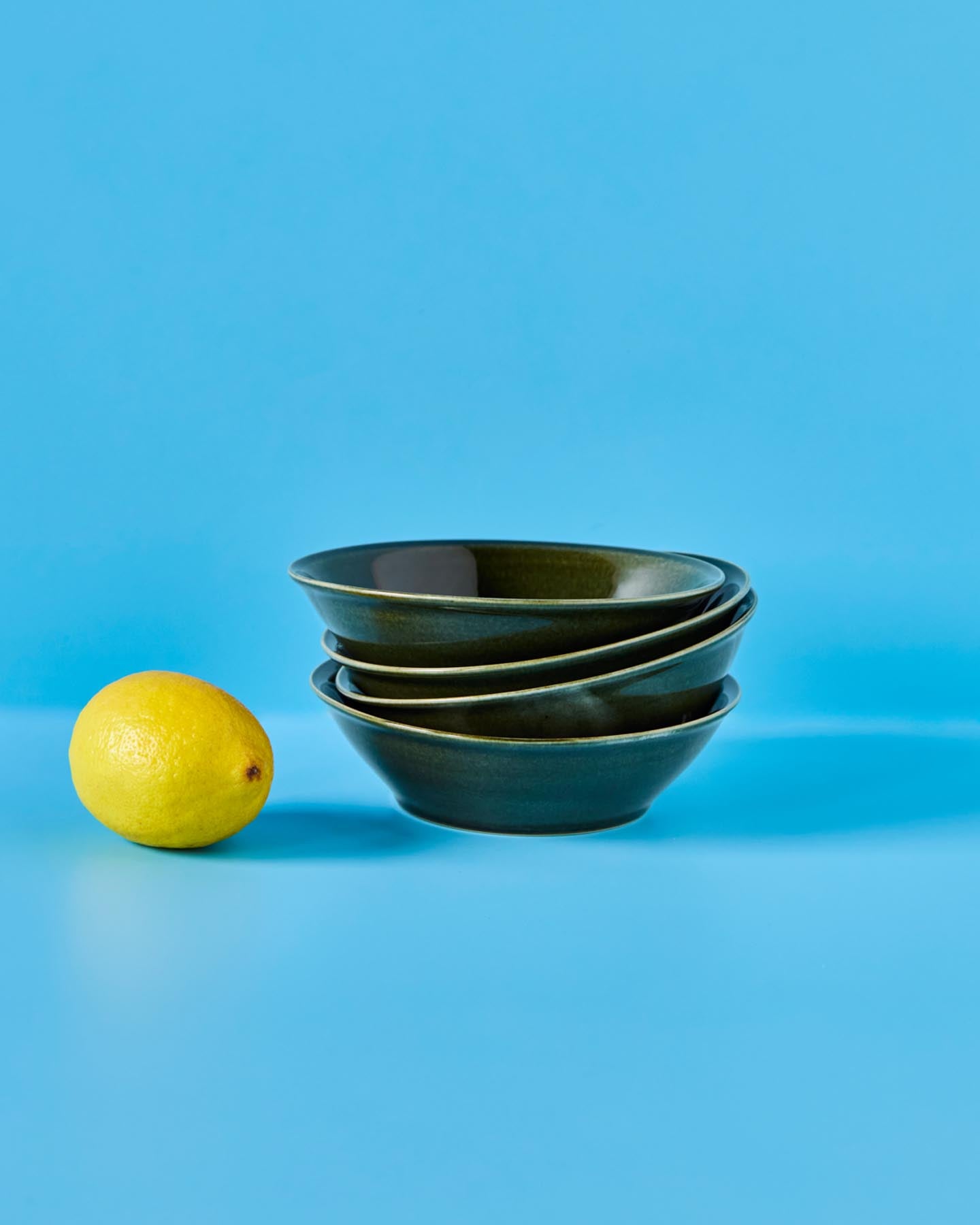 Schalen, NVHala, Grün in Grün präsentiert im Onlineshop von KAQTU Design AG. Glas ist von Nicolas Vahé