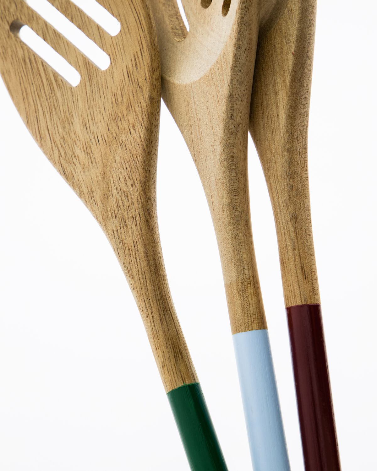 Farbenfrohe Löffel von Nicolas Vahé in lebhaftem Rot, Blau und Grün, ideal zum Servieren und Kochen. Ein Must-Have für jede moderne Küche.
