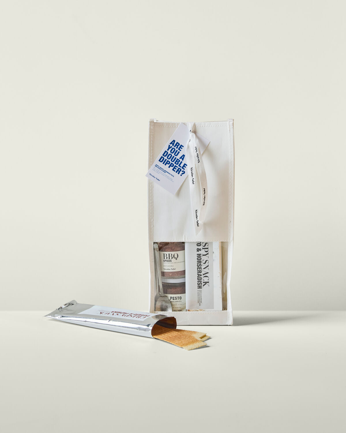 Geschenkset "Are you a double dipper?" von Nicolas Vahé, stilvoll verpackt in einer ansprechenden Geschenktüte, ideal für Feinschmecker.