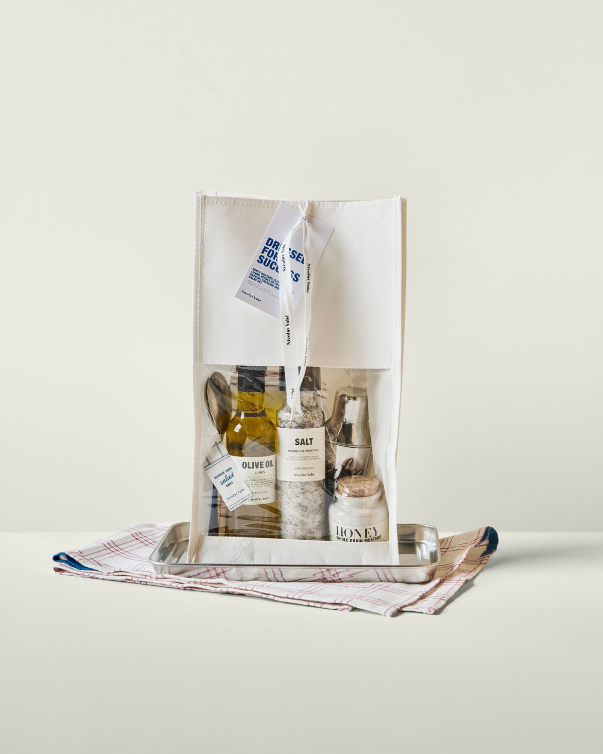 Elegante Geschenkverpackung "Dressed for Success" von Nicolas Vahé, ideal für besondere Anlässe, stilvoll und ansprechend gestaltet.
