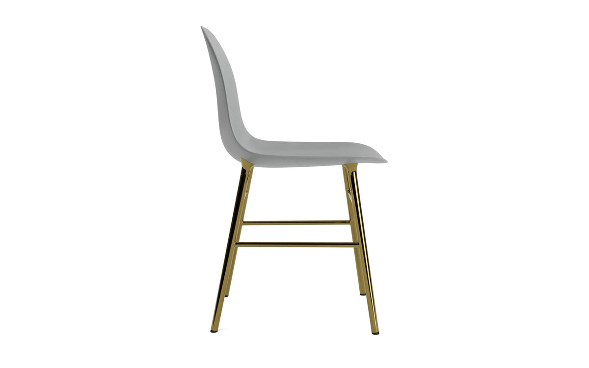Form Stuhl in Grau präsentiert im Onlineshop von KAQTU Design AG. Stuhl ist von Normann Copenhagen