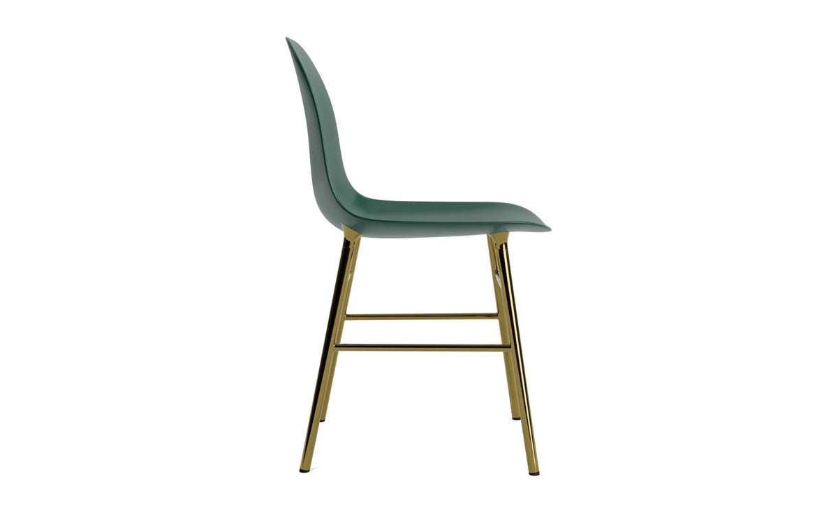 Form Stuhl in Grün präsentiert im Onlineshop von KAQTU Design AG. Stuhl ist von Normann Copenhagen