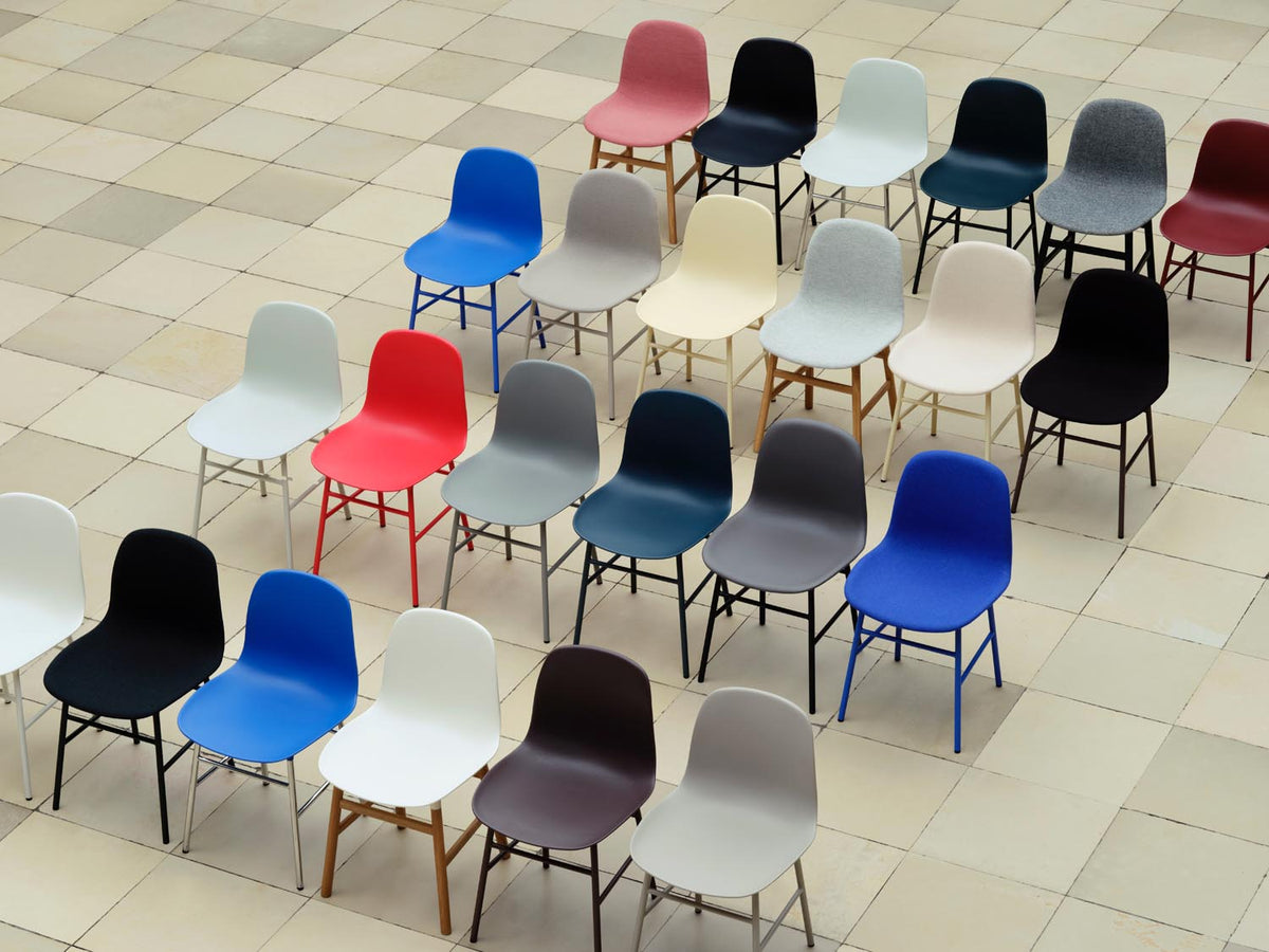 Form Stuhl in Grün präsentiert im Onlineshop von KAQTU Design AG. Stuhl ist von Normann Copenhagen