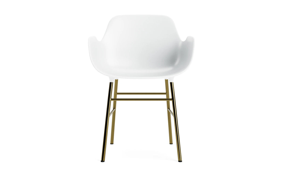 Form Armlehnstuhl in Weiss präsentiert im Onlineshop von KAQTU Design AG. Stuhl mit Armlehne ist von Normann Copenhagen