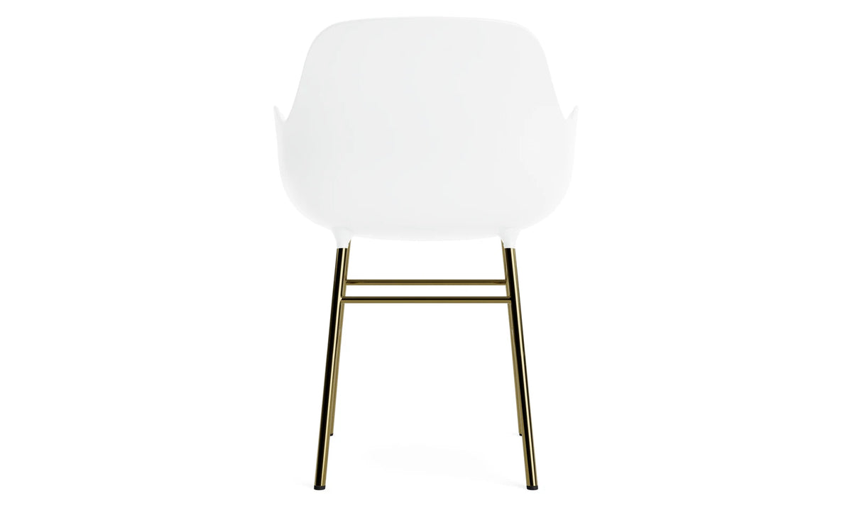 Form Armlehnstuhl in Weiss präsentiert im Onlineshop von KAQTU Design AG. Stuhl mit Armlehne ist von Normann Copenhagen