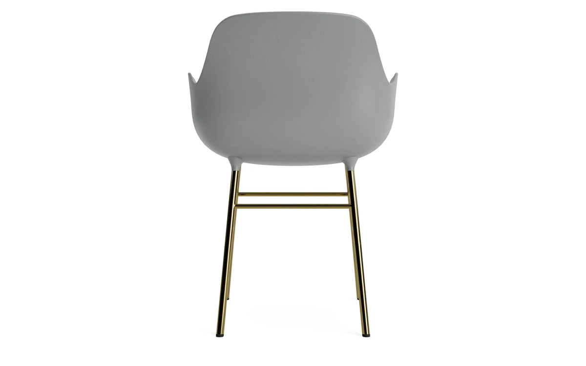 Form Armlehnstuhl in Grau präsentiert im Onlineshop von KAQTU Design AG. Stuhl mit Armlehne ist von Normann Copenhagen