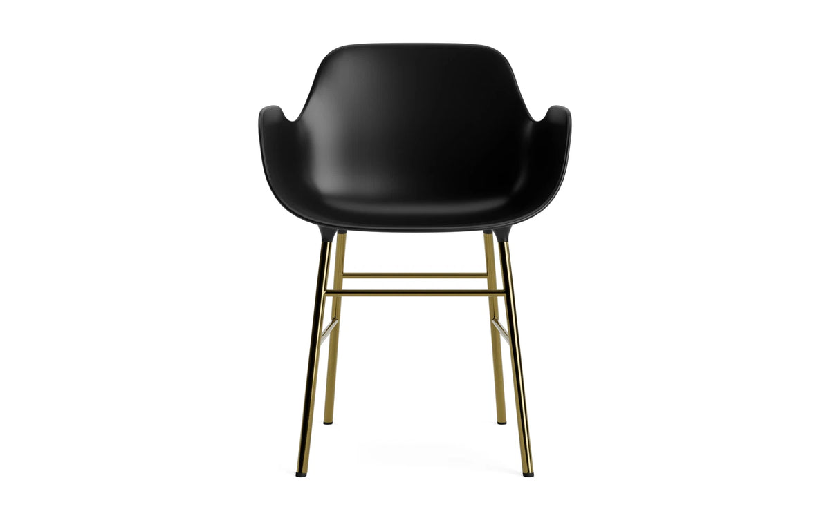 Form Armlehnstuhl in Schwarz präsentiert im Onlineshop von KAQTU Design AG. Stuhl mit Armlehne ist von Normann Copenhagen