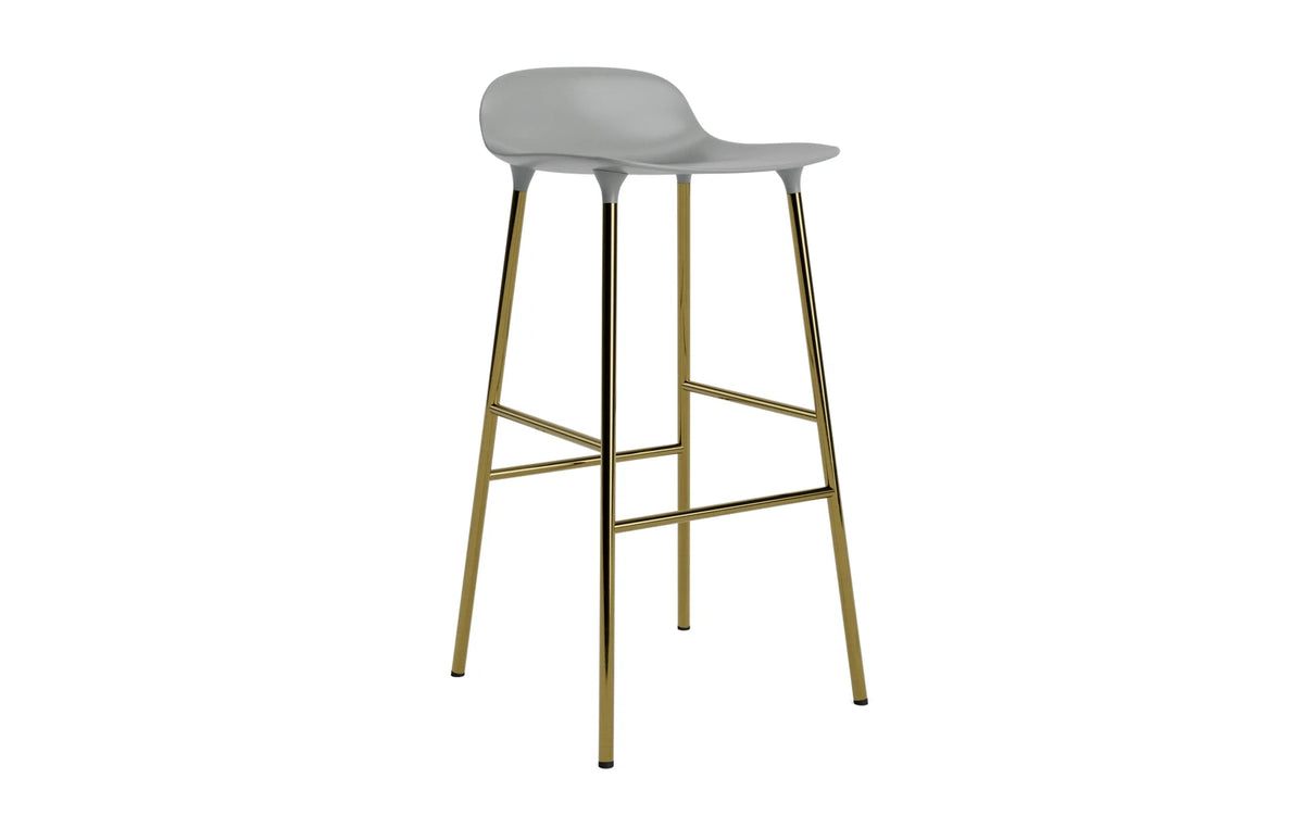 Form Barhocker in Grau präsentiert im Onlineshop von KAQTU Design AG. Barstuhl ist von Normann Copenhagen